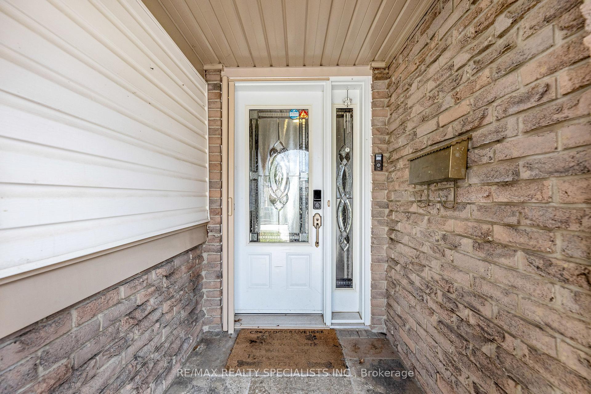Photo 4 of 35 Forestgate Drive, Hamilton, Fessenden — HOMEH