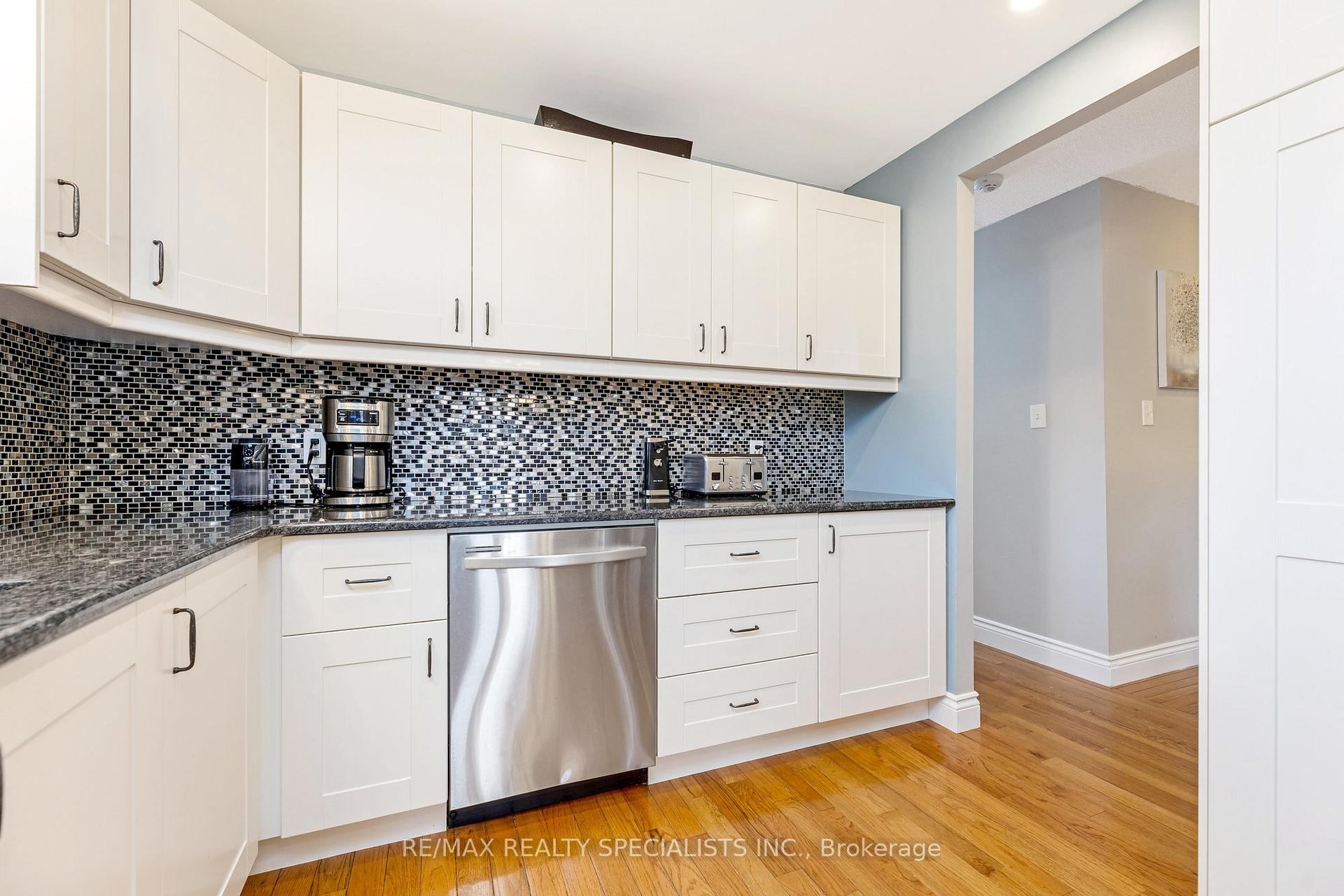 Photo 14 of 35 Forestgate Drive, Hamilton, Fessenden — HOMEH