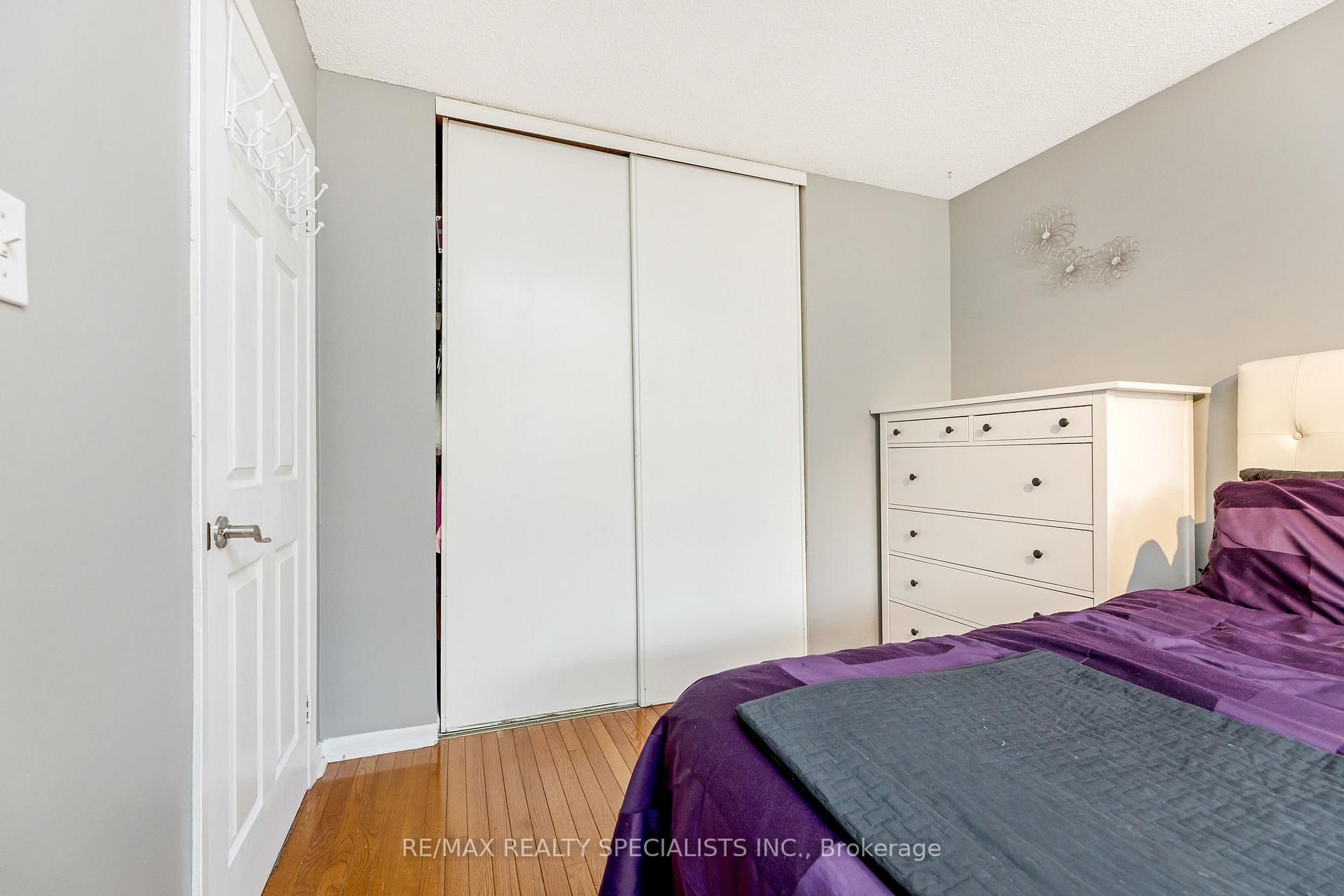 Photo 17 of 35 Forestgate Drive, Hamilton, Fessenden — HOMEH