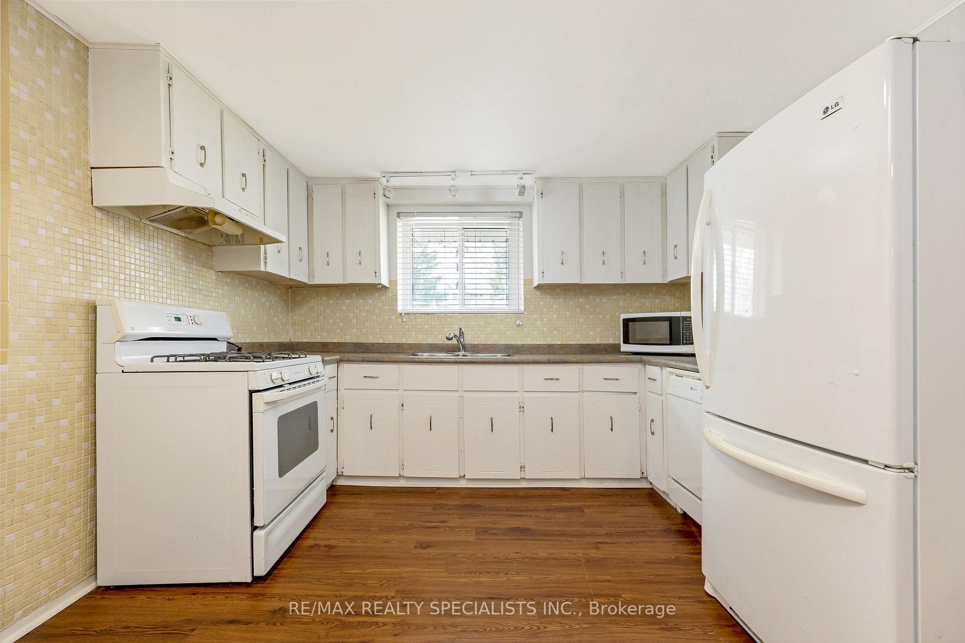 Photo 22 of 35 Forestgate Drive, Hamilton, Fessenden — HOMEH