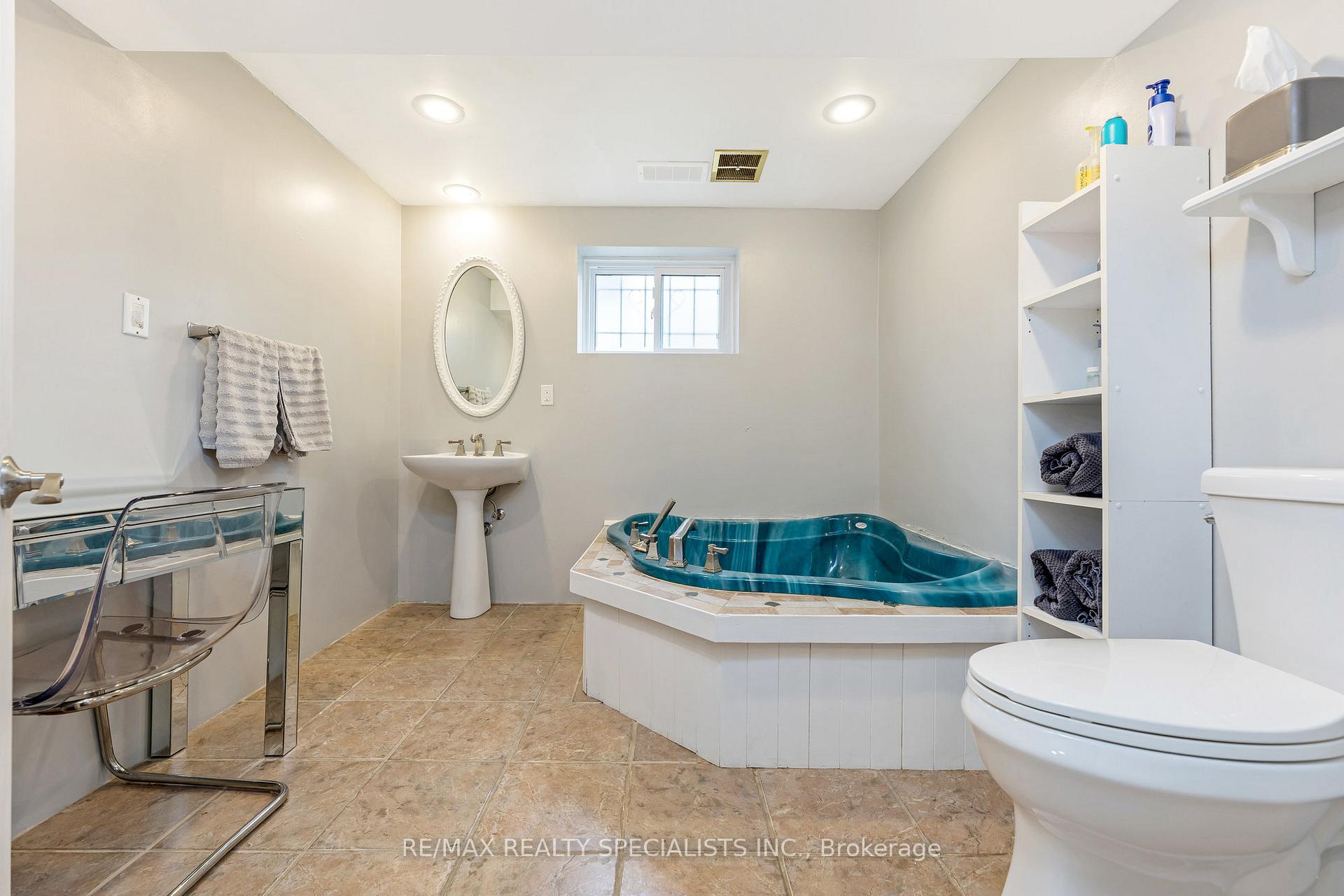 Photo 29 of 35 Forestgate Drive, Hamilton, Fessenden — HOMEH