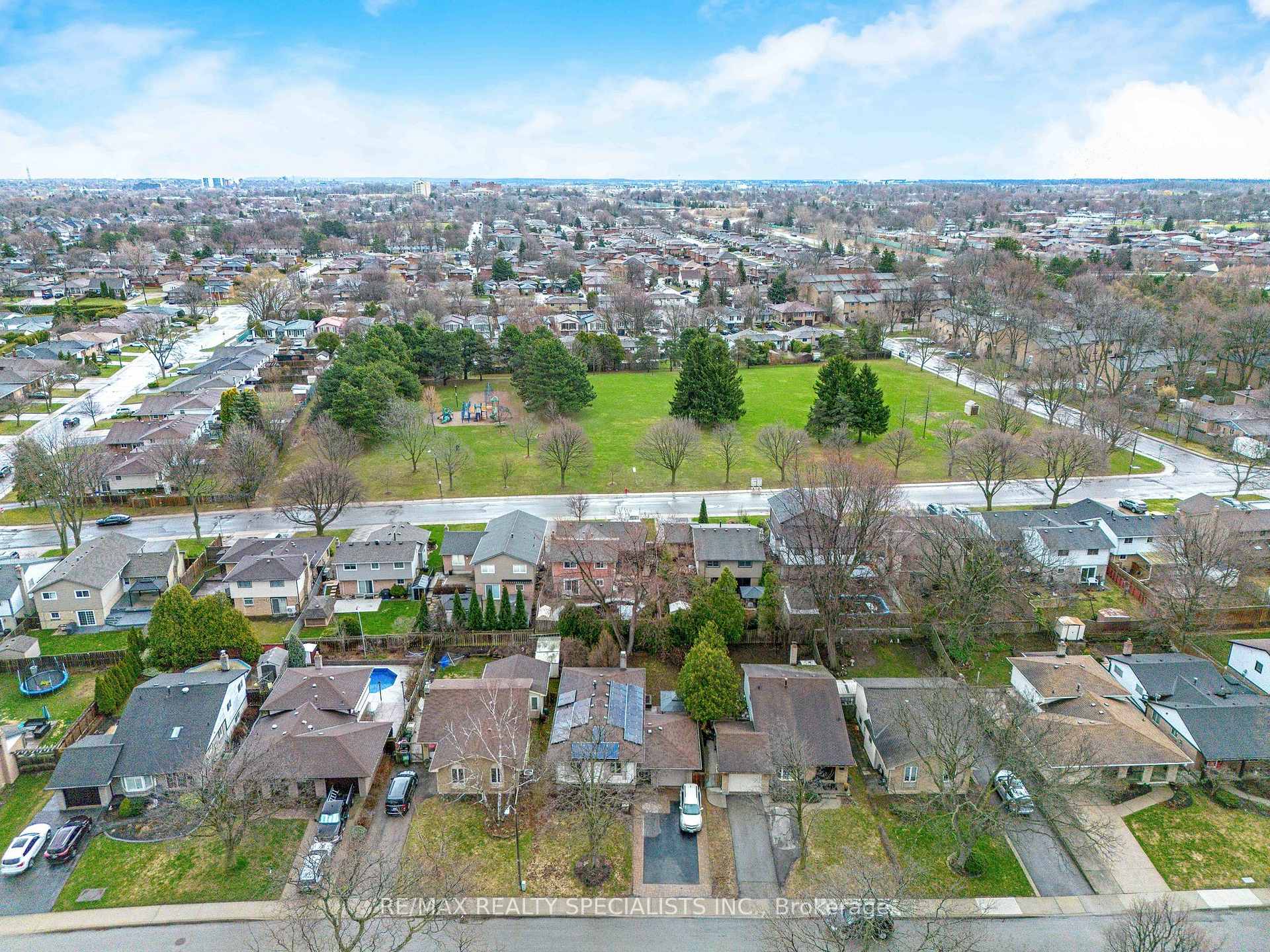 Photo 41 of 35 Forestgate Drive, Hamilton, Fessenden — HOMEH