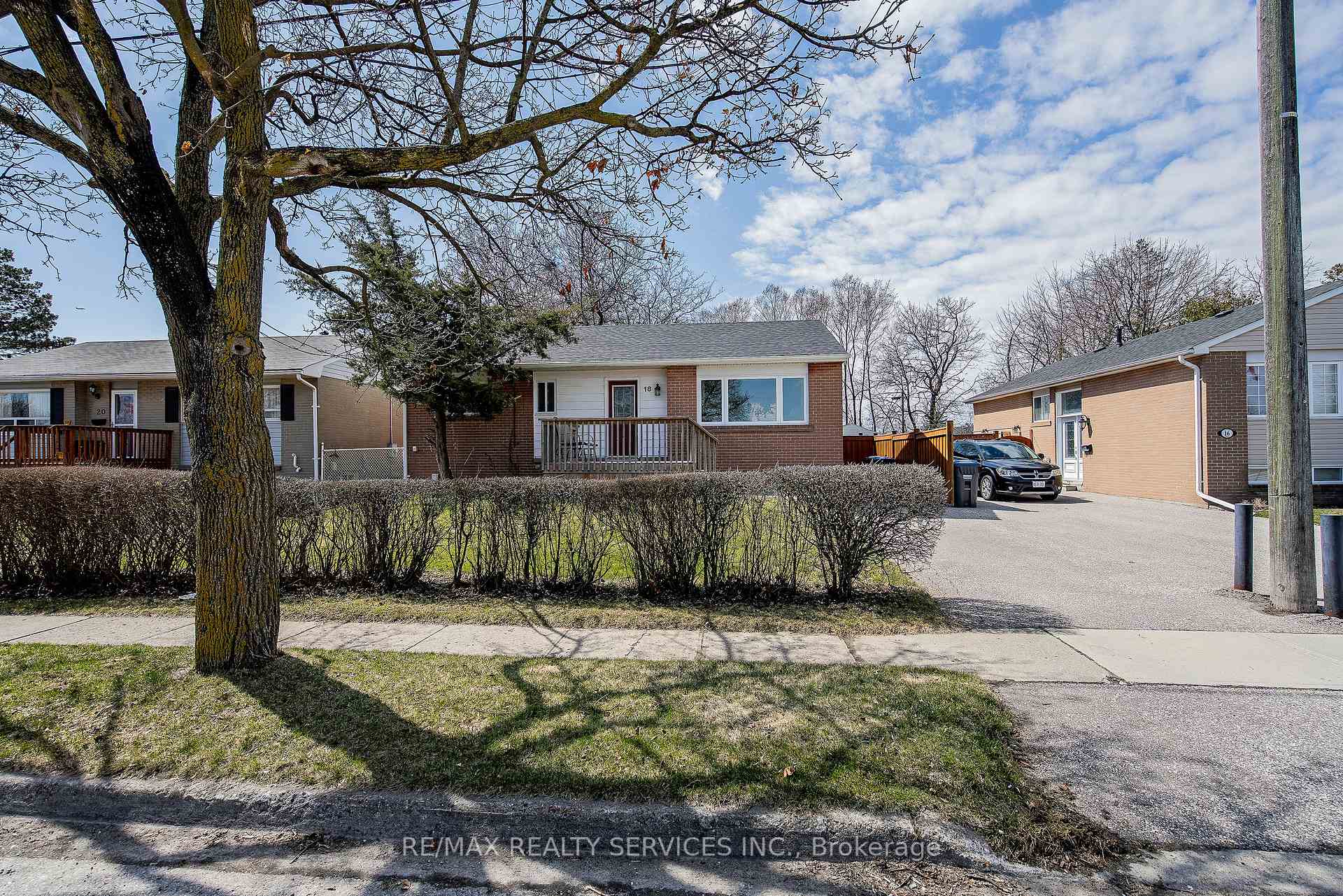 Photo 1 of 18 Abbey Road, Brampton, Brampton East — HOMEH
