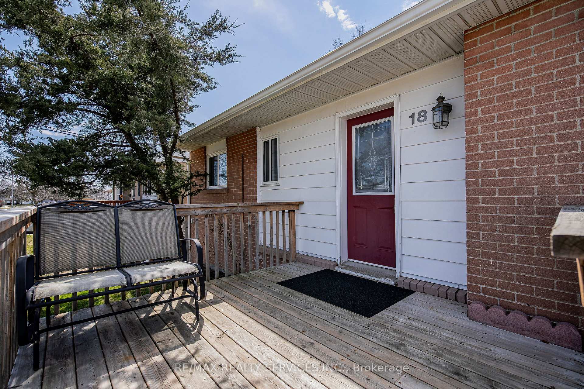 Photo 4 of 18 Abbey Road, Brampton, Brampton East — HOMEH