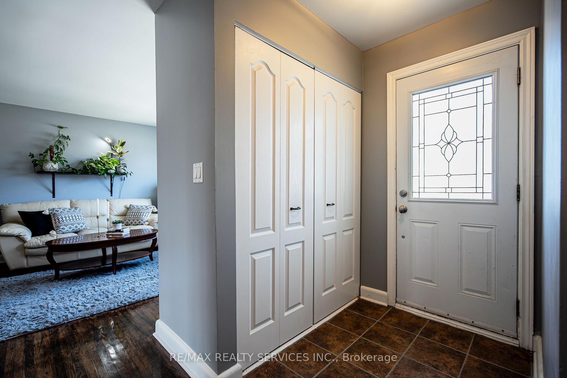 Photo 5 of 18 Abbey Road, Brampton, Brampton East — HOMEH