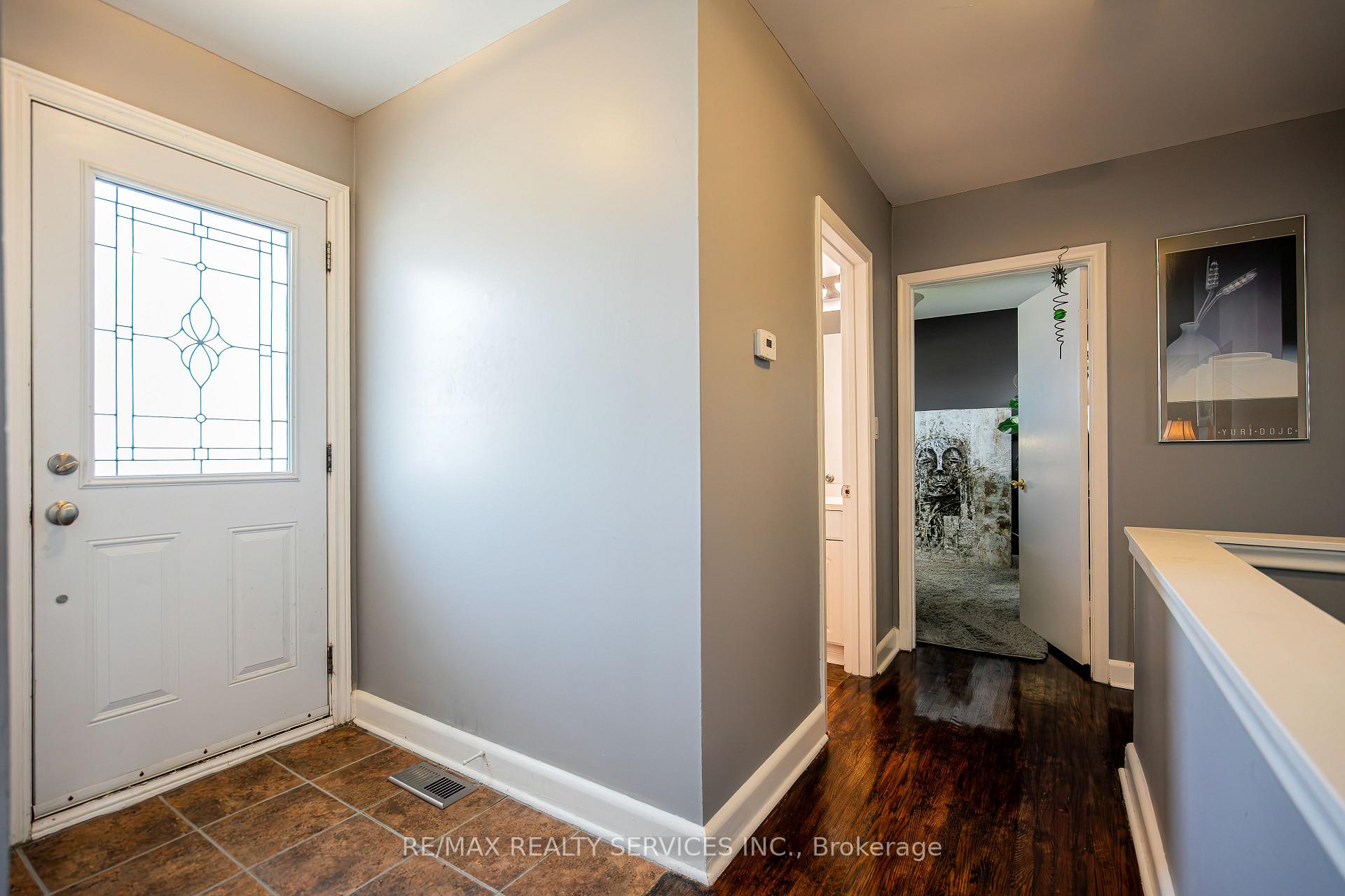Photo 15 of 18 Abbey Road, Brampton, Brampton East — HOMEH