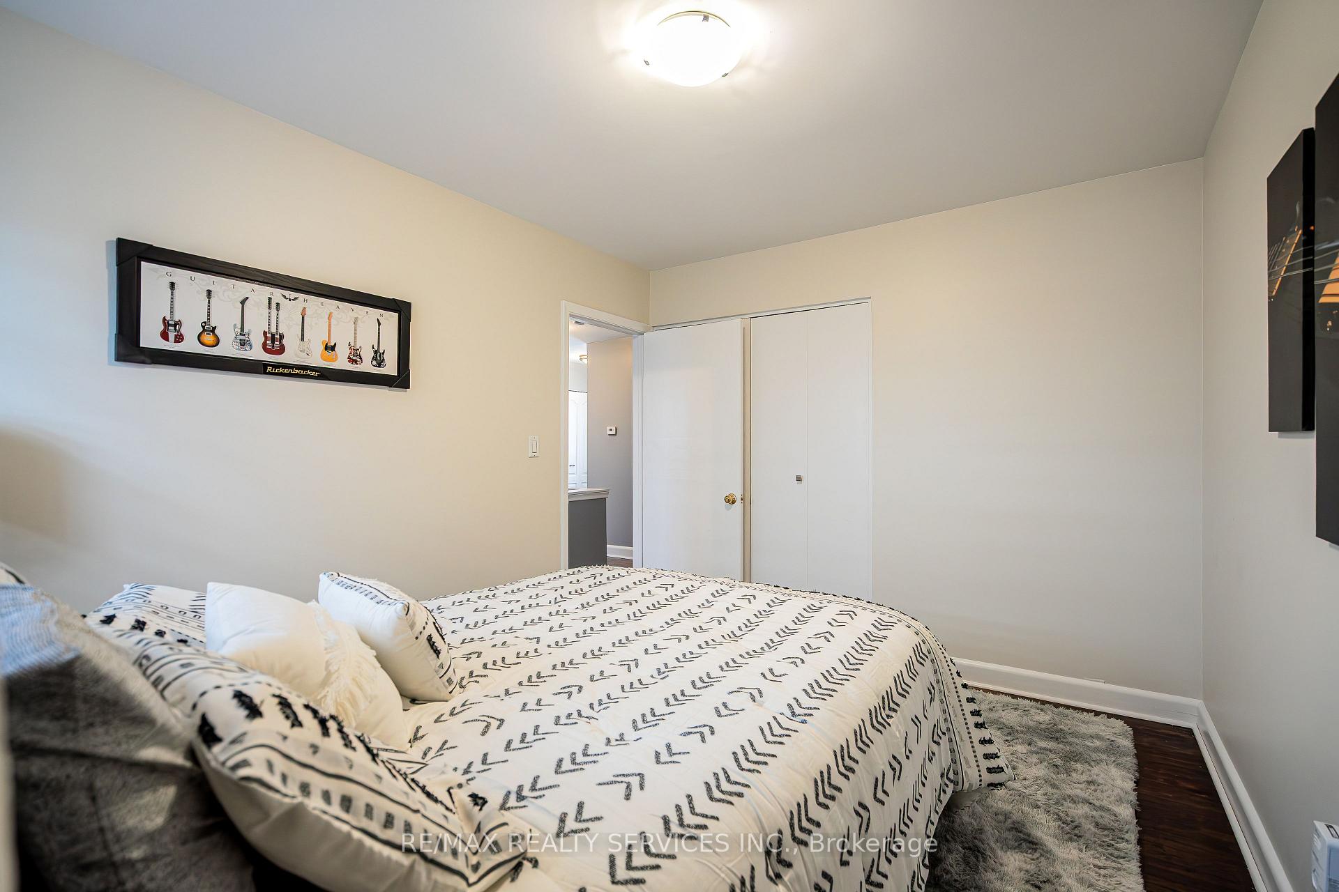 Photo 20 of 18 Abbey Road, Brampton, Brampton East — HOMEH
