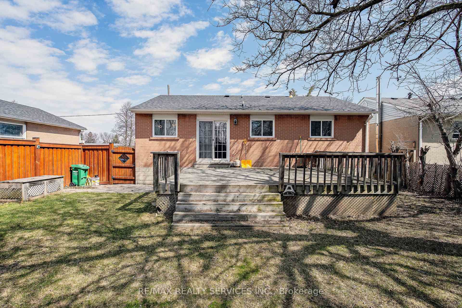 Photo 38 of 18 Abbey Road, Brampton, Brampton East — HOMEH
