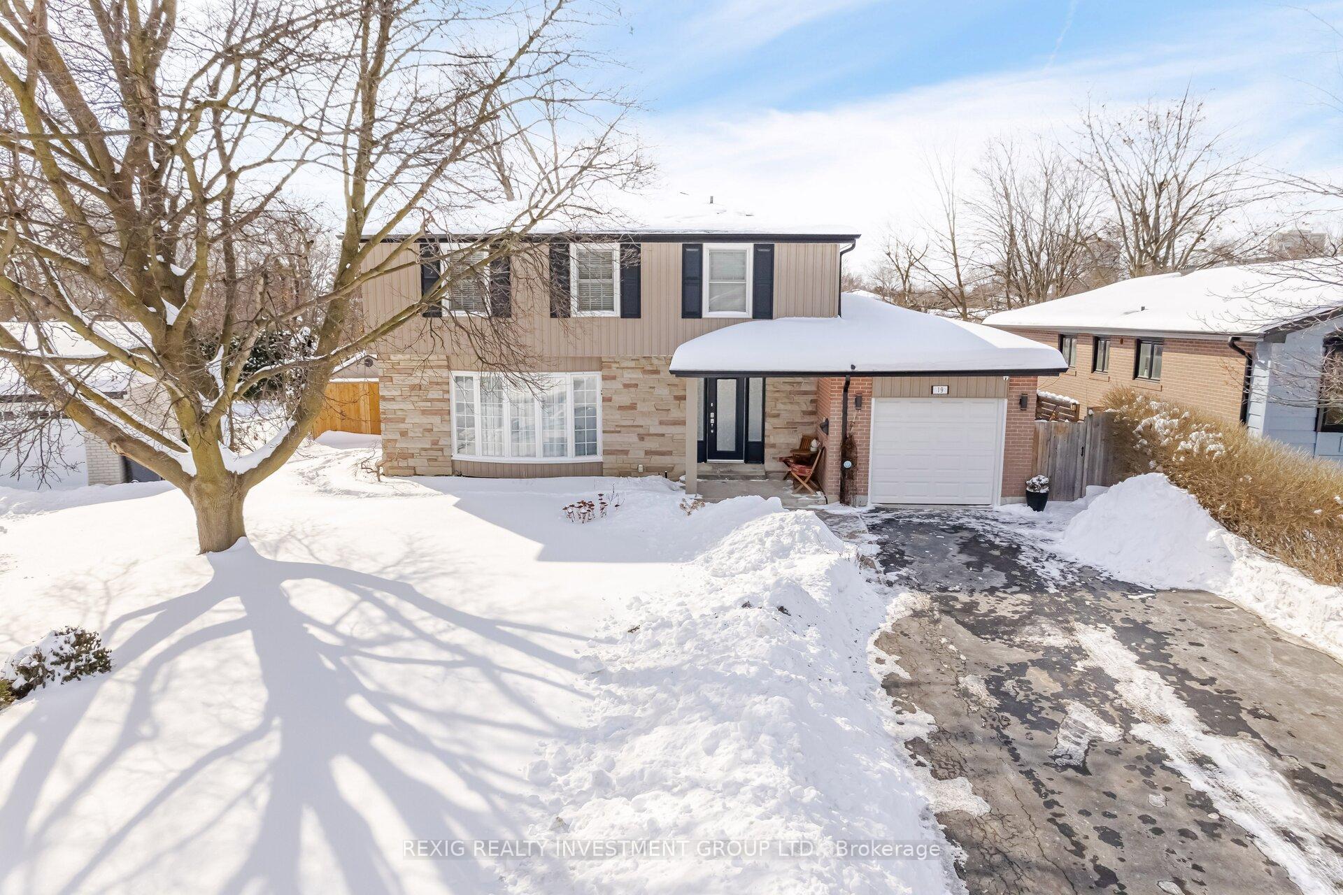 Photo 1 of 19 Cavendish Crescent, Brampton, Avondale — HOMEH