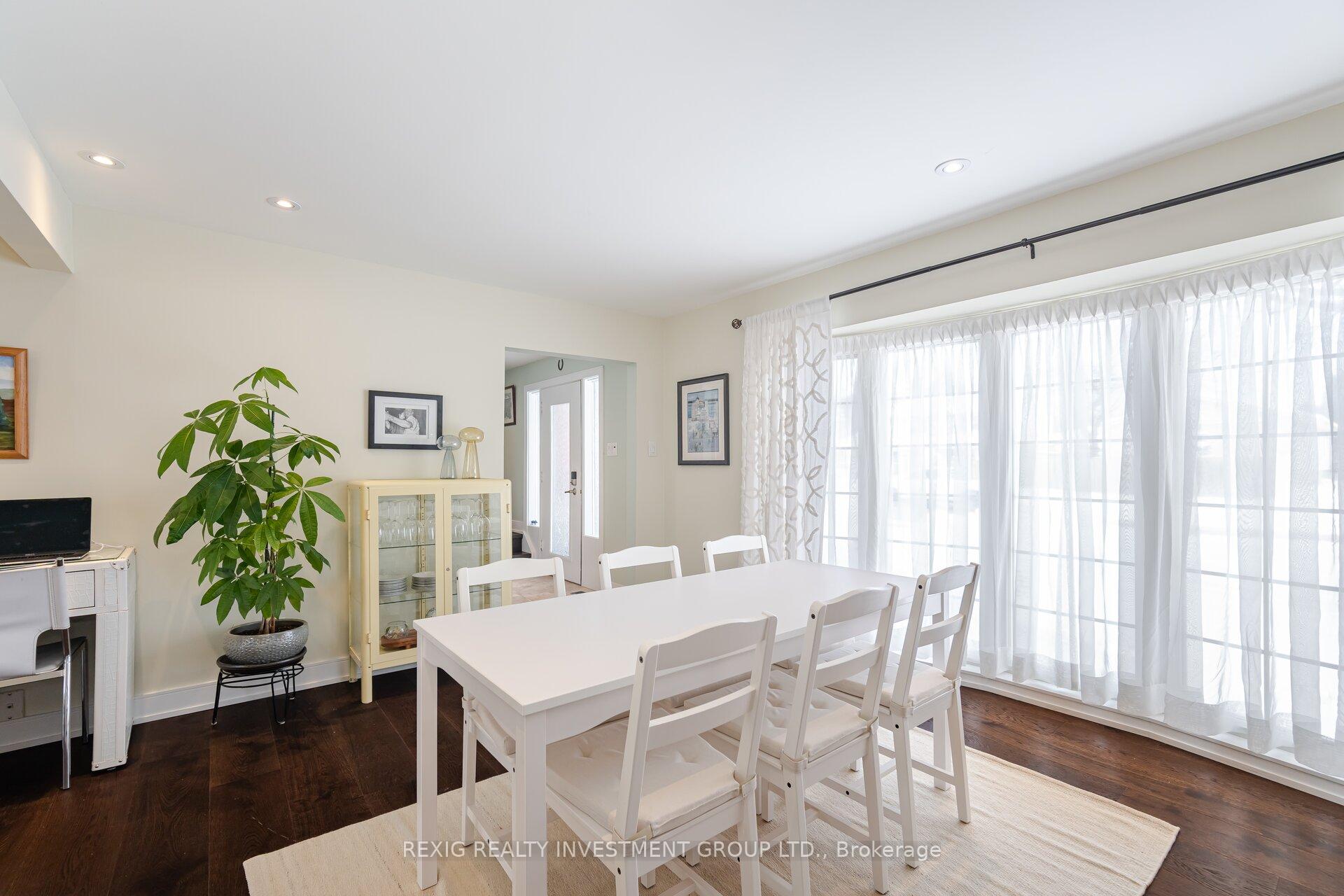 Photo 4 of 19 Cavendish Crescent, Brampton, Avondale — HOMEH