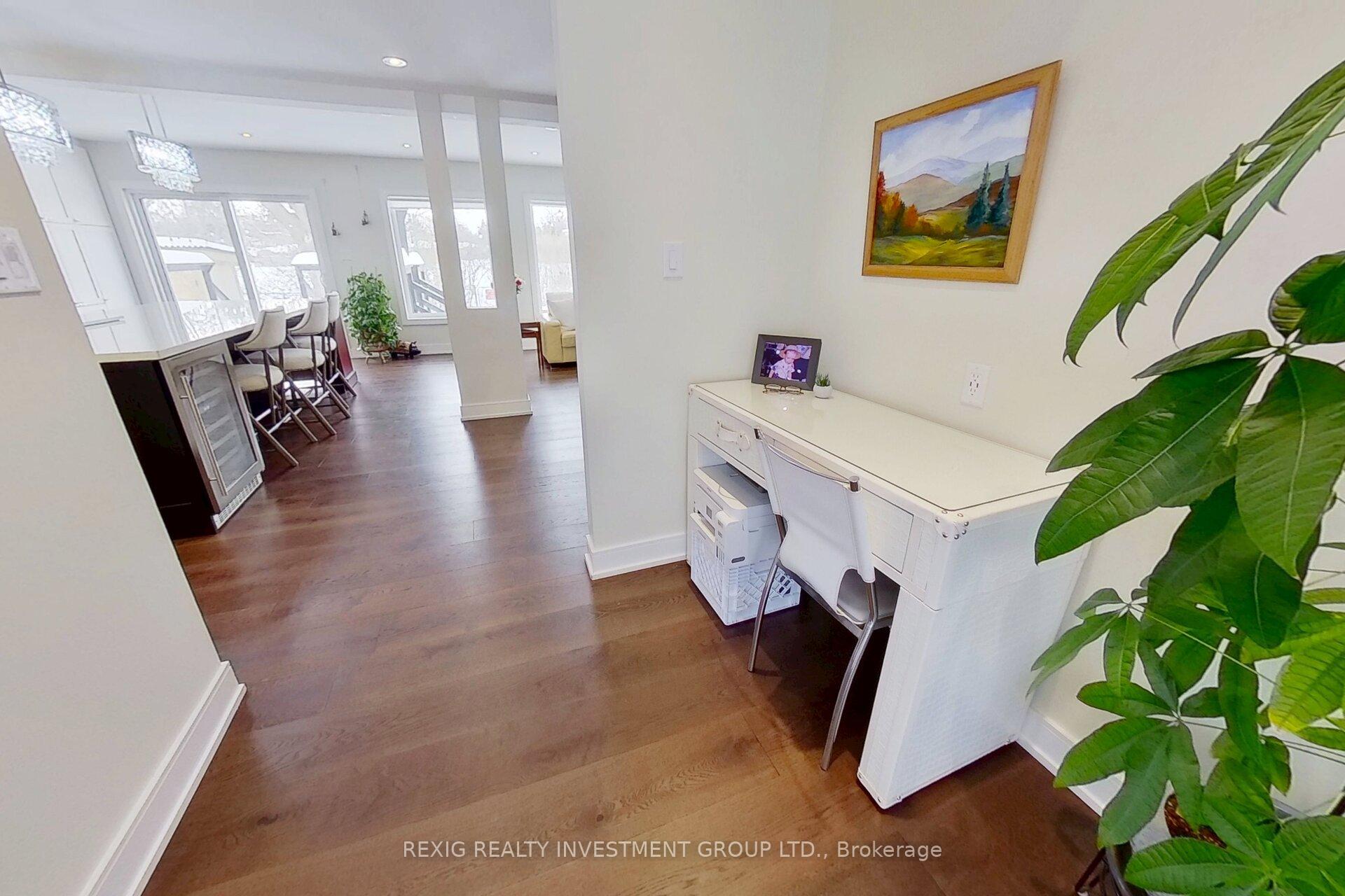 Photo 7 of 19 Cavendish Crescent, Brampton, Avondale — HOMEH