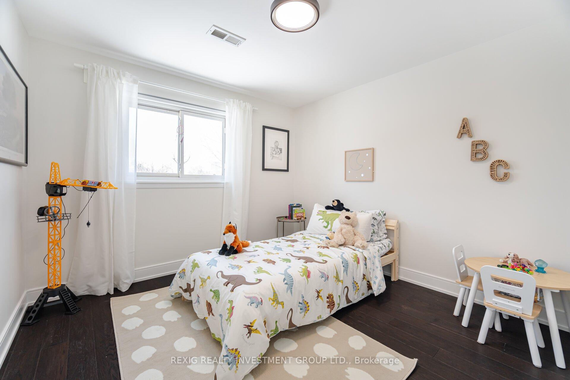 Photo 25 of 19 Cavendish Crescent, Brampton, Avondale — HOMEH