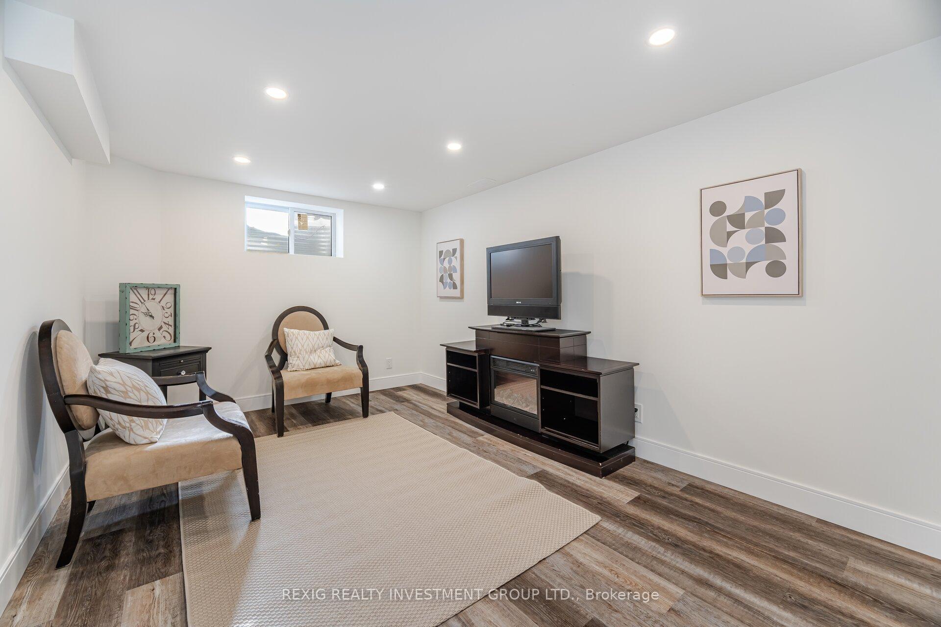 Photo 33 of 19 Cavendish Crescent, Brampton, Avondale — HOMEH