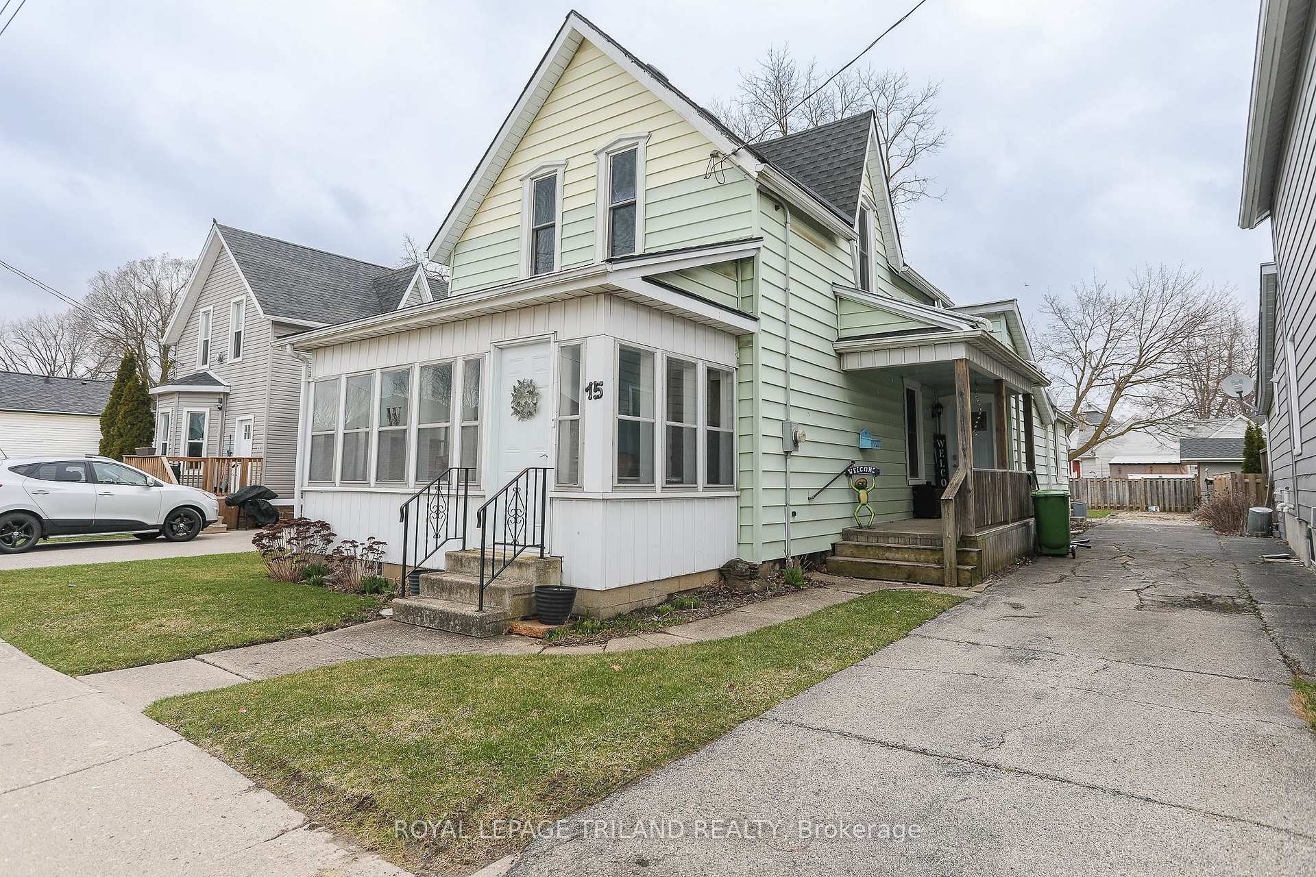 Photo 3 of 15 Eagle Street, St. Thomas — HOMEH
