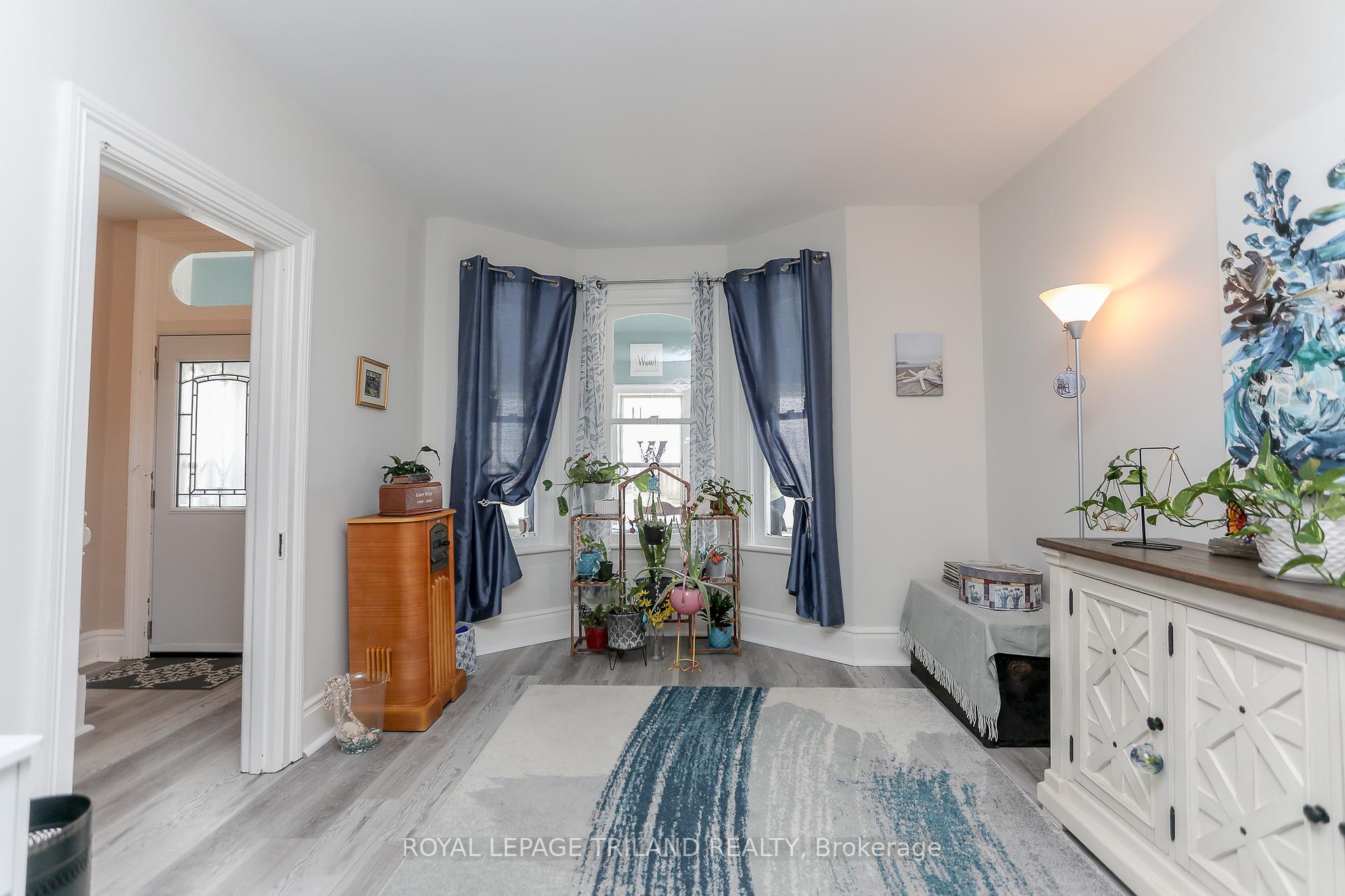 Photo 10 of 15 Eagle Street, St. Thomas — HOMEH