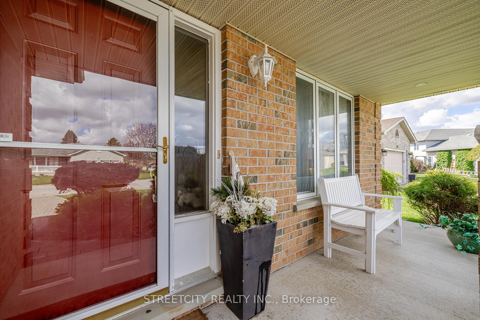 Photo 3 of 226 Andrea Crescent, Central Elgin, Belmont — HOMEH