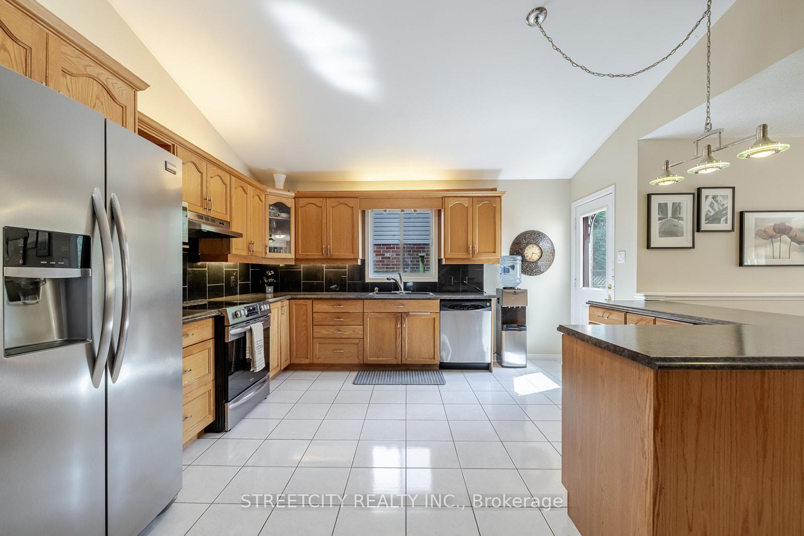 Photo 10 of 226 Andrea Crescent, Central Elgin, Belmont — HOMEH