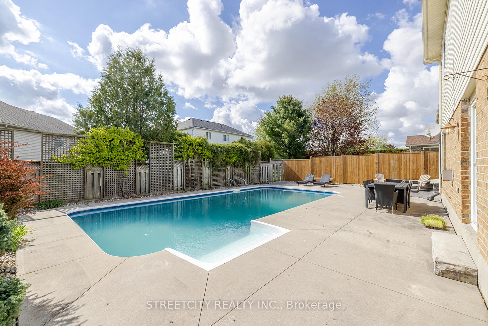 Photo 35 of 226 Andrea Crescent, Central Elgin, Belmont — HOMEH