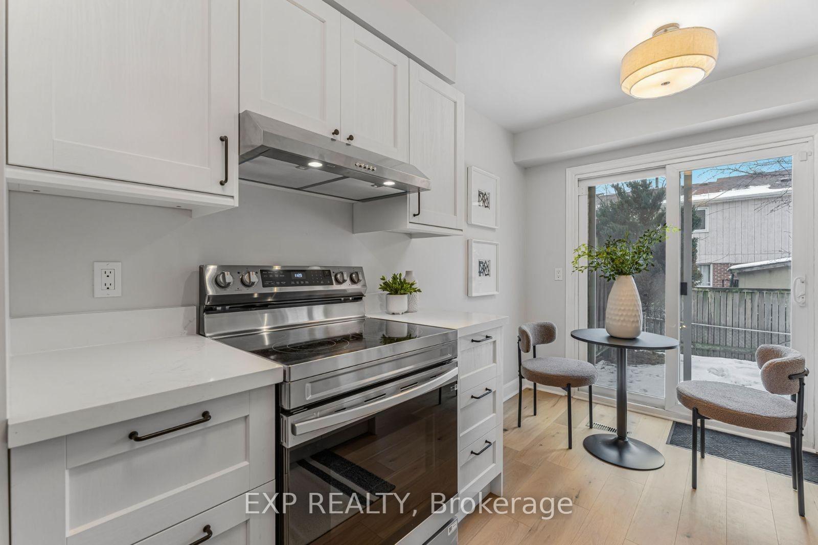 Photo 7 of 89 Royal Salisbury Way, Brampton, Madoc — HOMEH
