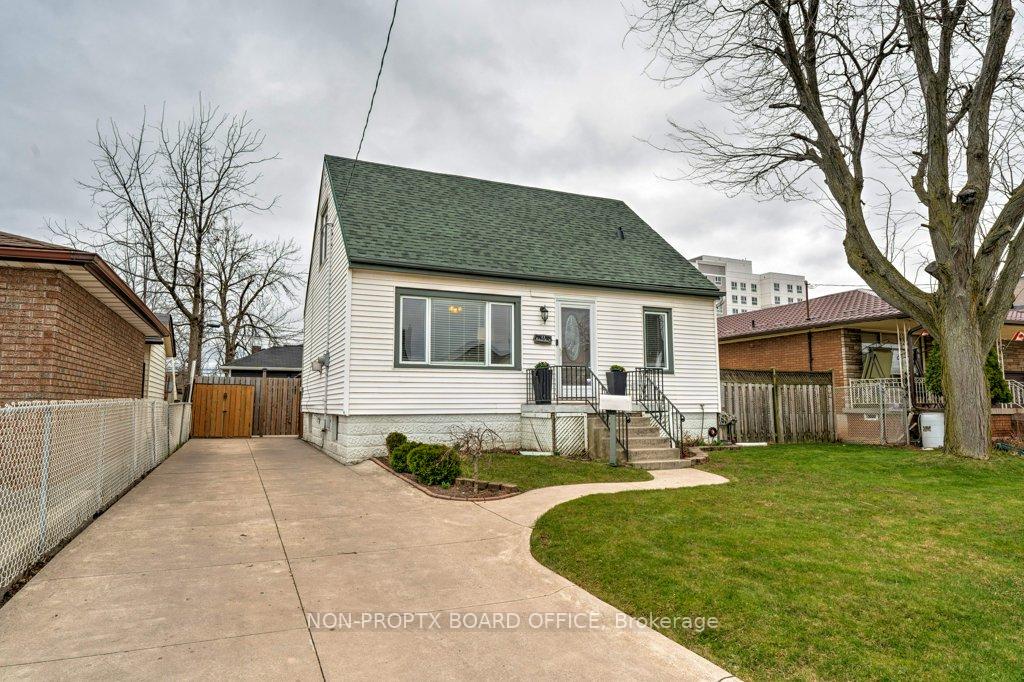 Photo 1 of 13 Beland Avenue S, Hamilton, McQuesten — HOMEH