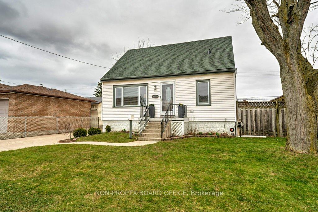 Photo 2 of 13 Beland Avenue S, Hamilton, McQuesten — HOMEH