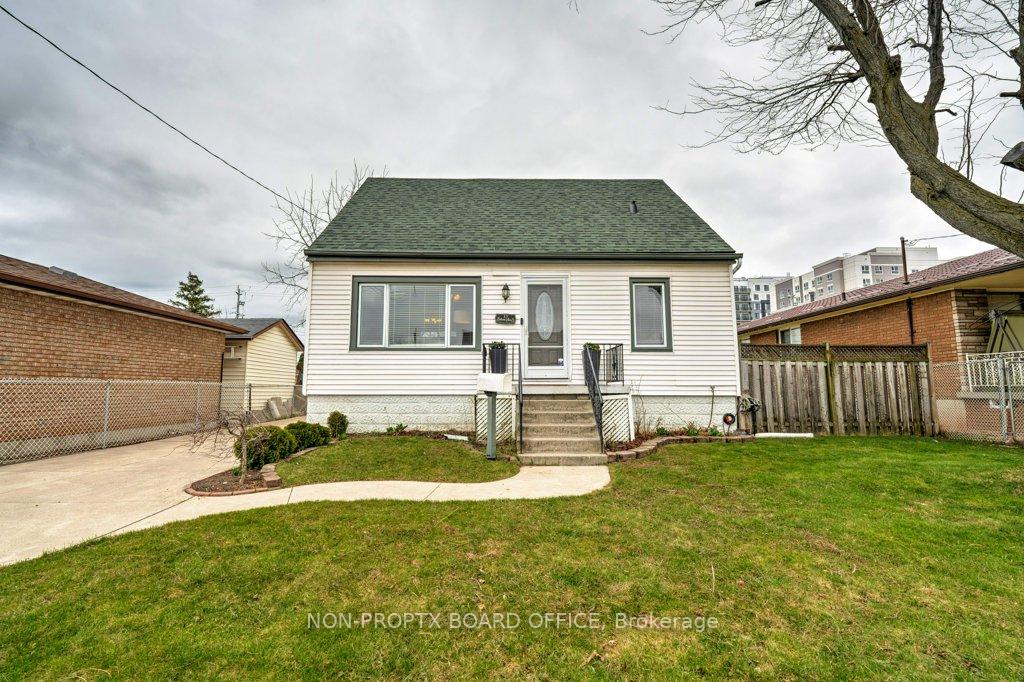 Photo 3 of 13 Beland Avenue S, Hamilton, McQuesten — HOMEH