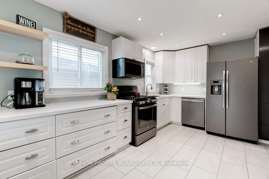 Photo 4 of 13 Beland Avenue S, Hamilton, McQuesten — HOMEH