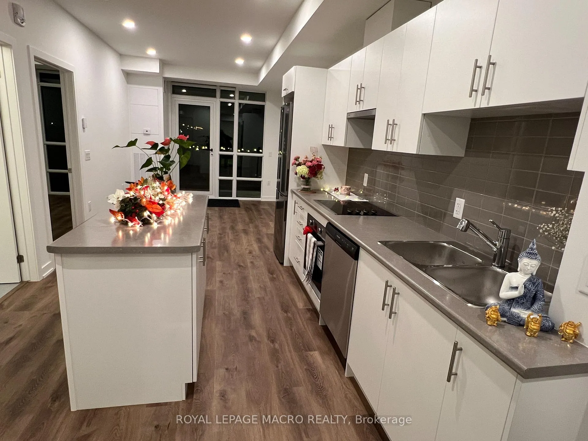 Photo 3 of Unit 401, 461 Green Road, Hamilton, Lakeshore — HOMEH