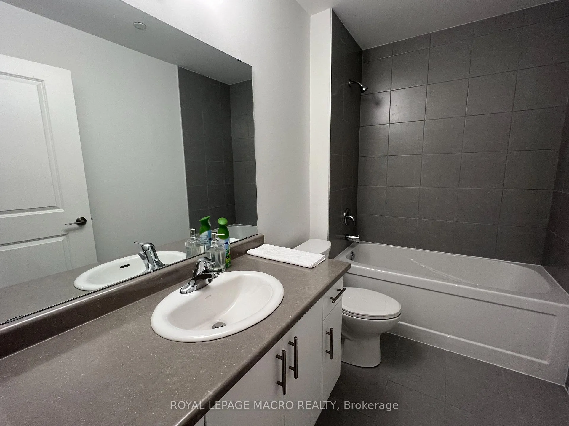 Photo 17 of Unit 401, 461 Green Road, Hamilton, Lakeshore — HOMEH