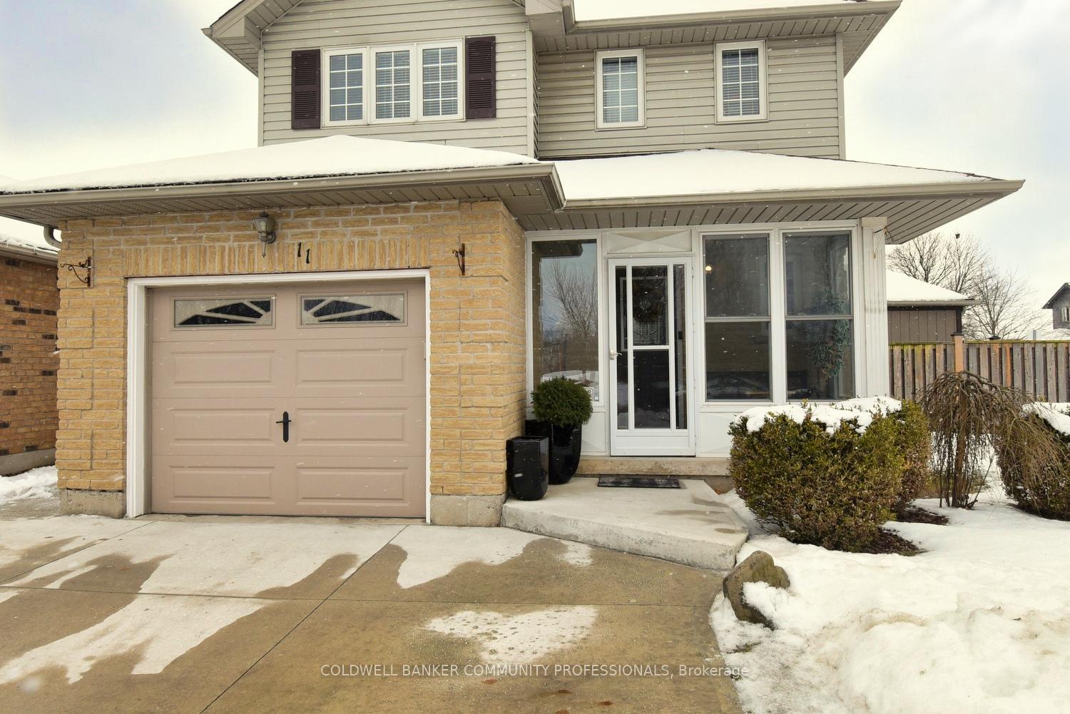 Photo 2 of 11 Longview Drive, Hamilton, Mount Hope — HOMEH