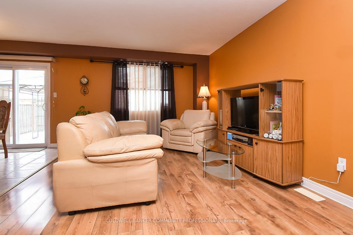Photo 12 of 11 Longview Drive, Hamilton, Mount Hope — HOMEH