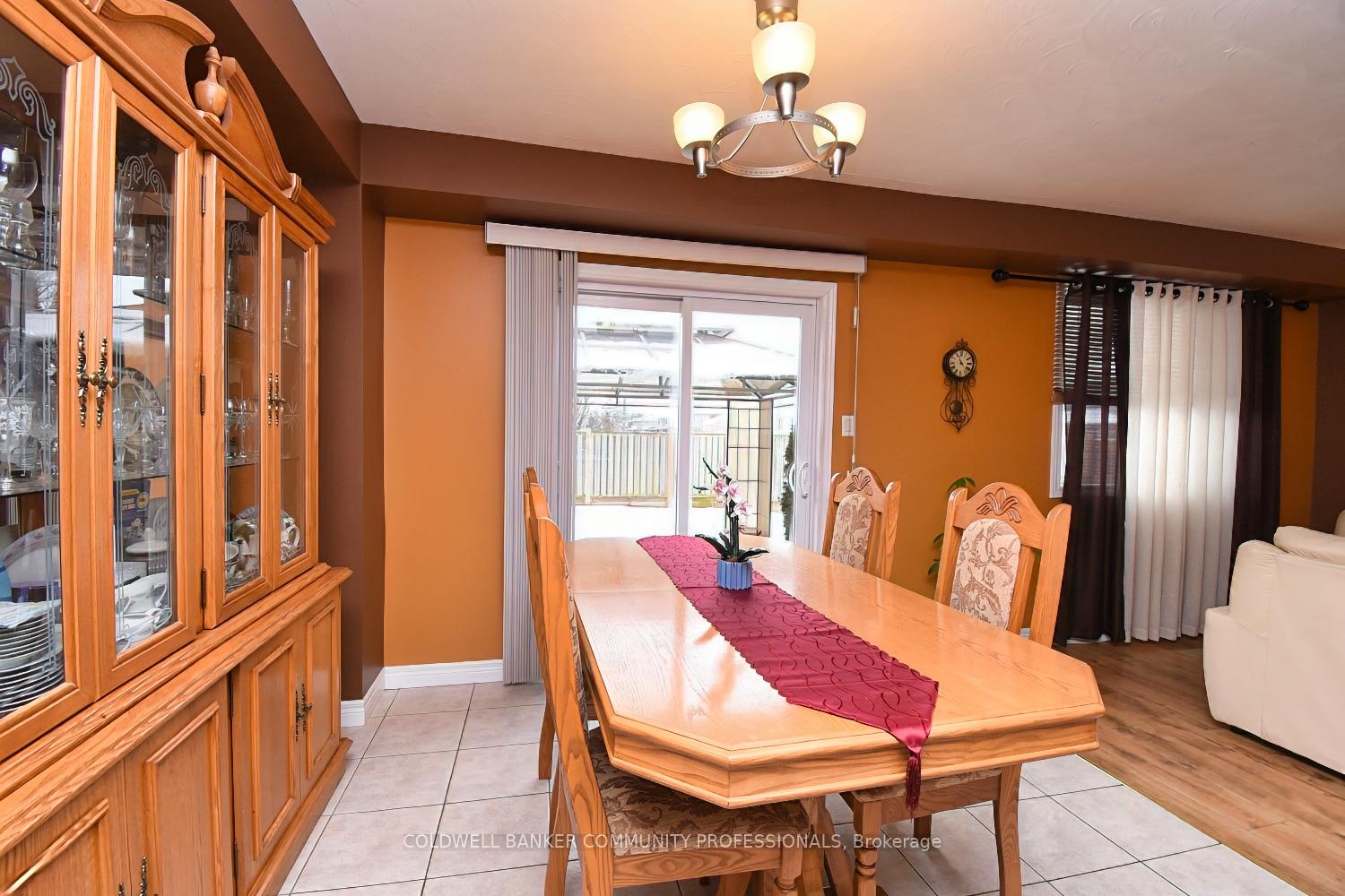 Photo 14 of 11 Longview Drive, Hamilton, Mount Hope — HOMEH