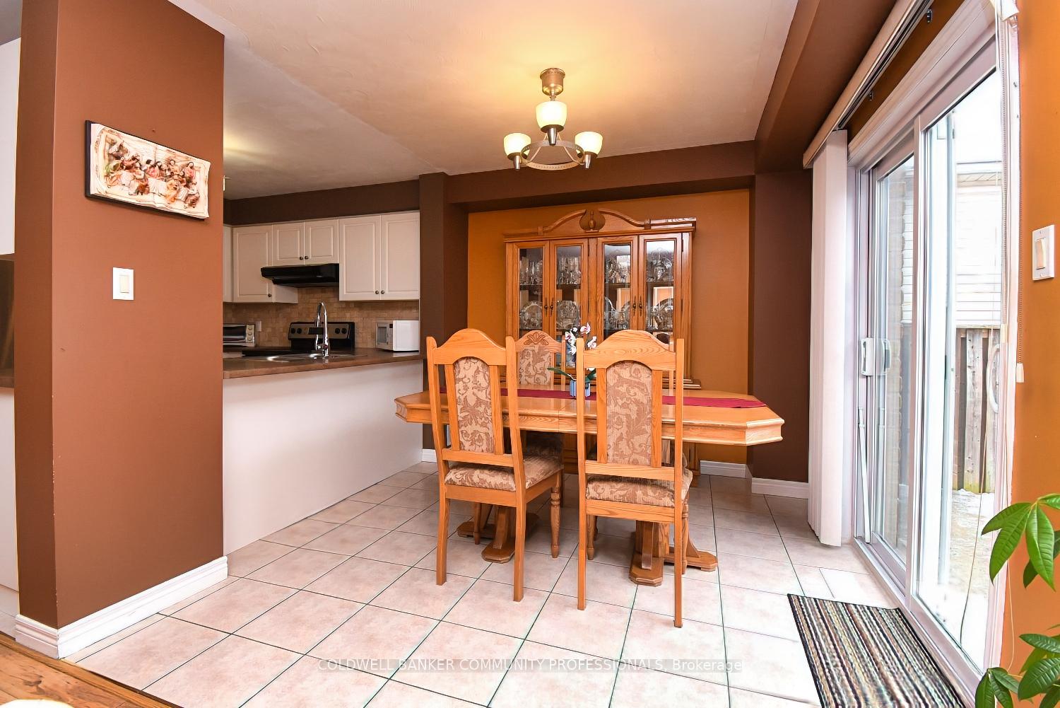 Photo 16 of 11 Longview Drive, Hamilton, Mount Hope — HOMEH