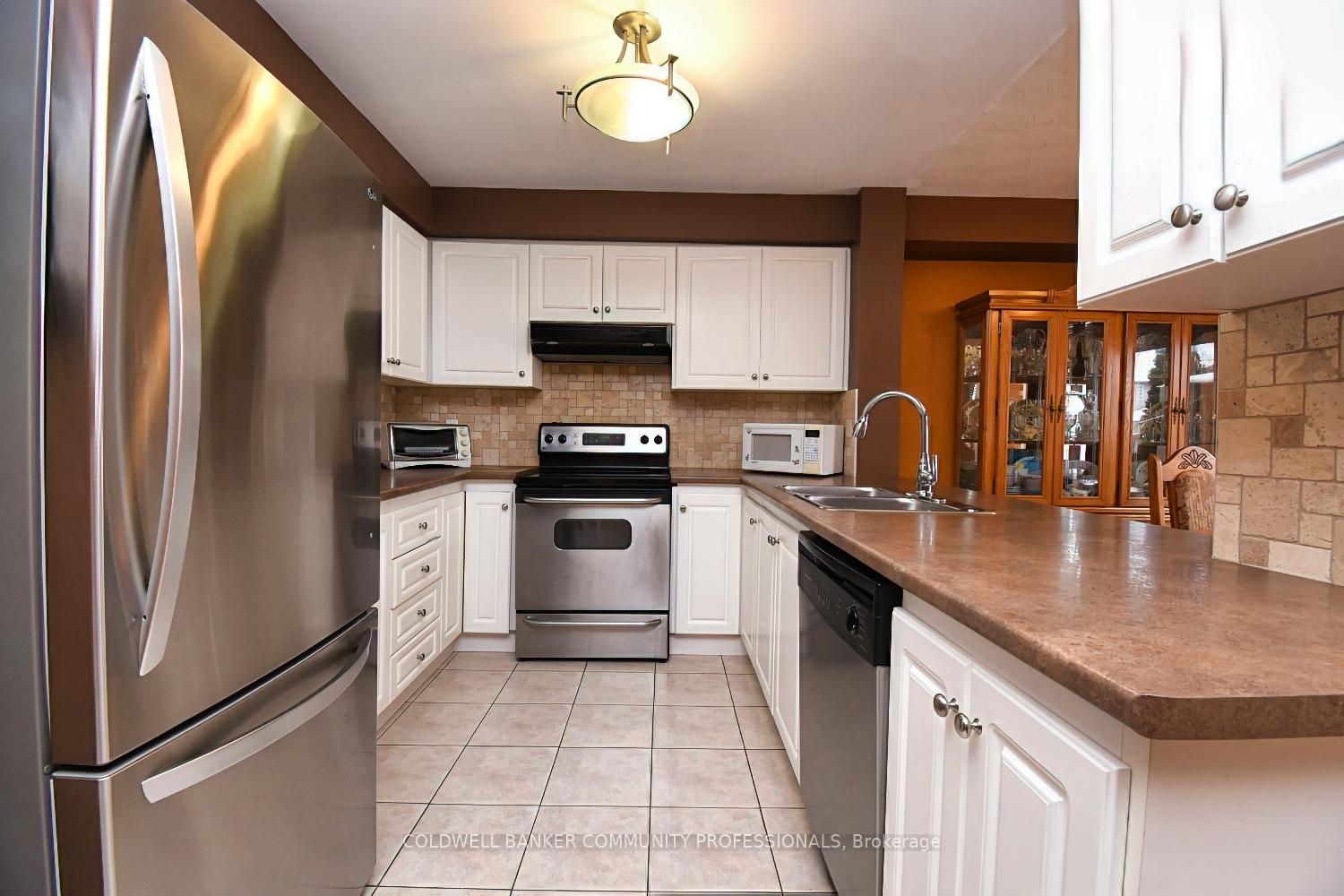Photo 17 of 11 Longview Drive, Hamilton, Mount Hope — HOMEH
