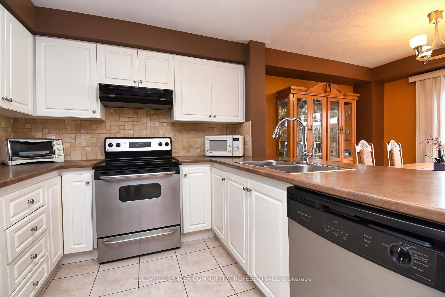 Photo 18 of 11 Longview Drive, Hamilton, Mount Hope — HOMEH