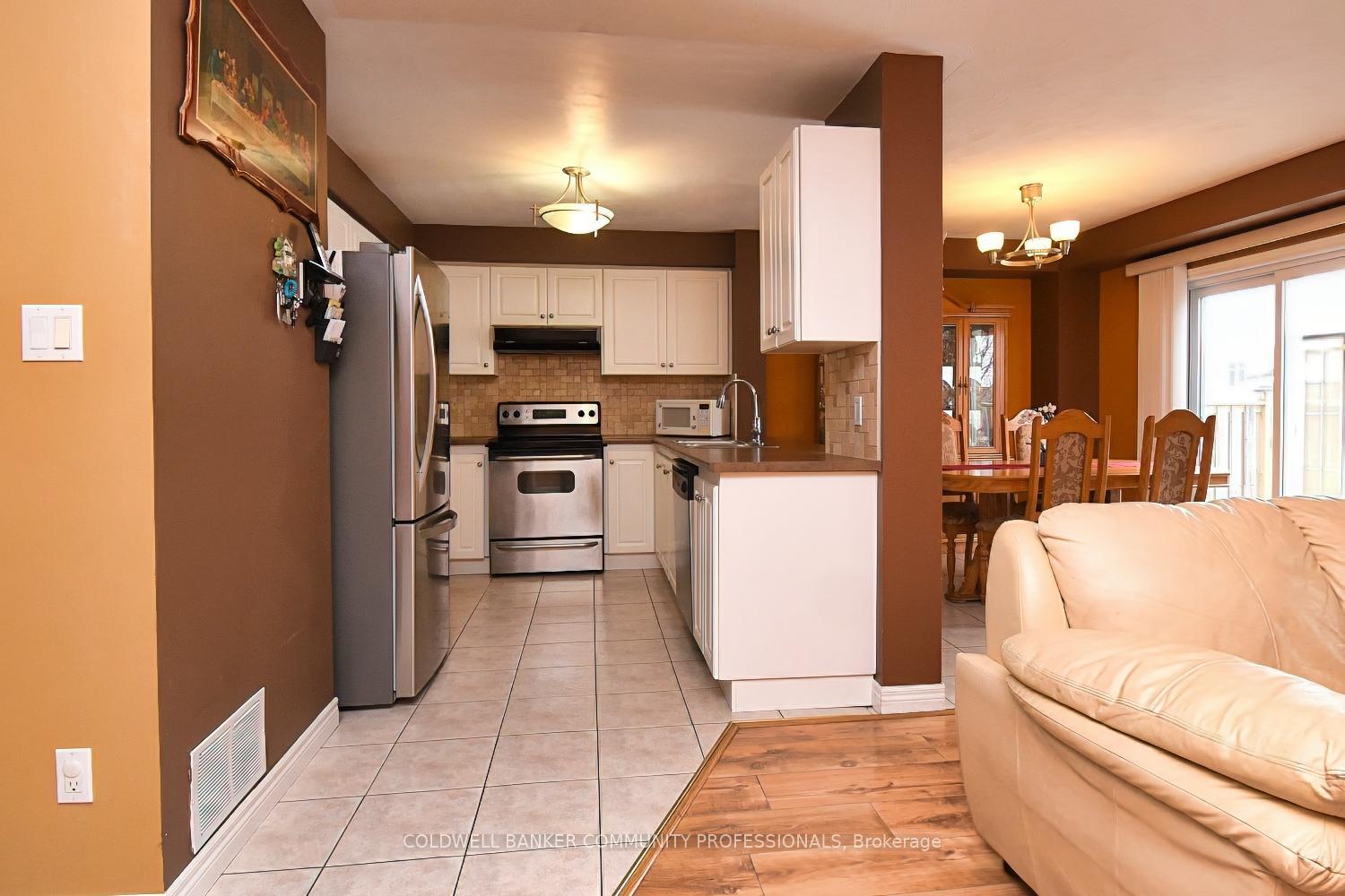 Photo 20 of 11 Longview Drive, Hamilton, Mount Hope — HOMEH