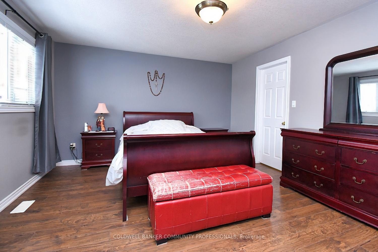 Photo 23 of 11 Longview Drive, Hamilton, Mount Hope — HOMEH