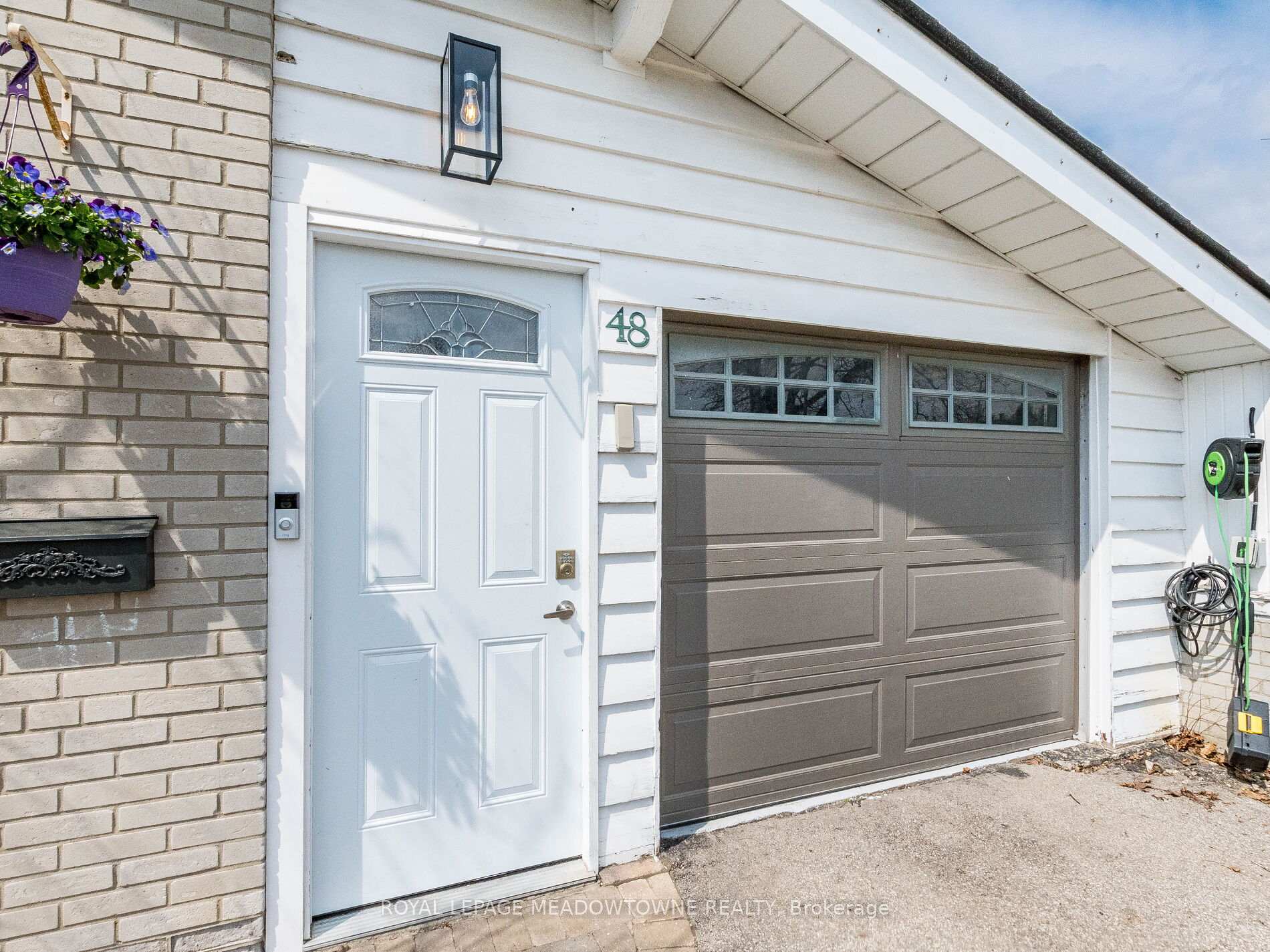 Photo 3 of 48 Chatsworth Drive, Brampton, Northwood Park — HOMEH