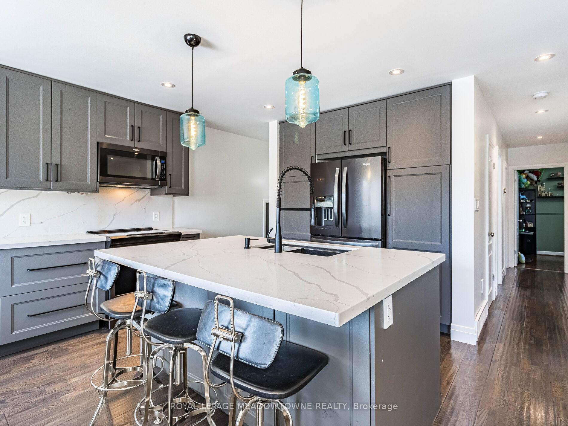 Photo 5 of 48 Chatsworth Drive, Brampton, Northwood Park — HOMEH