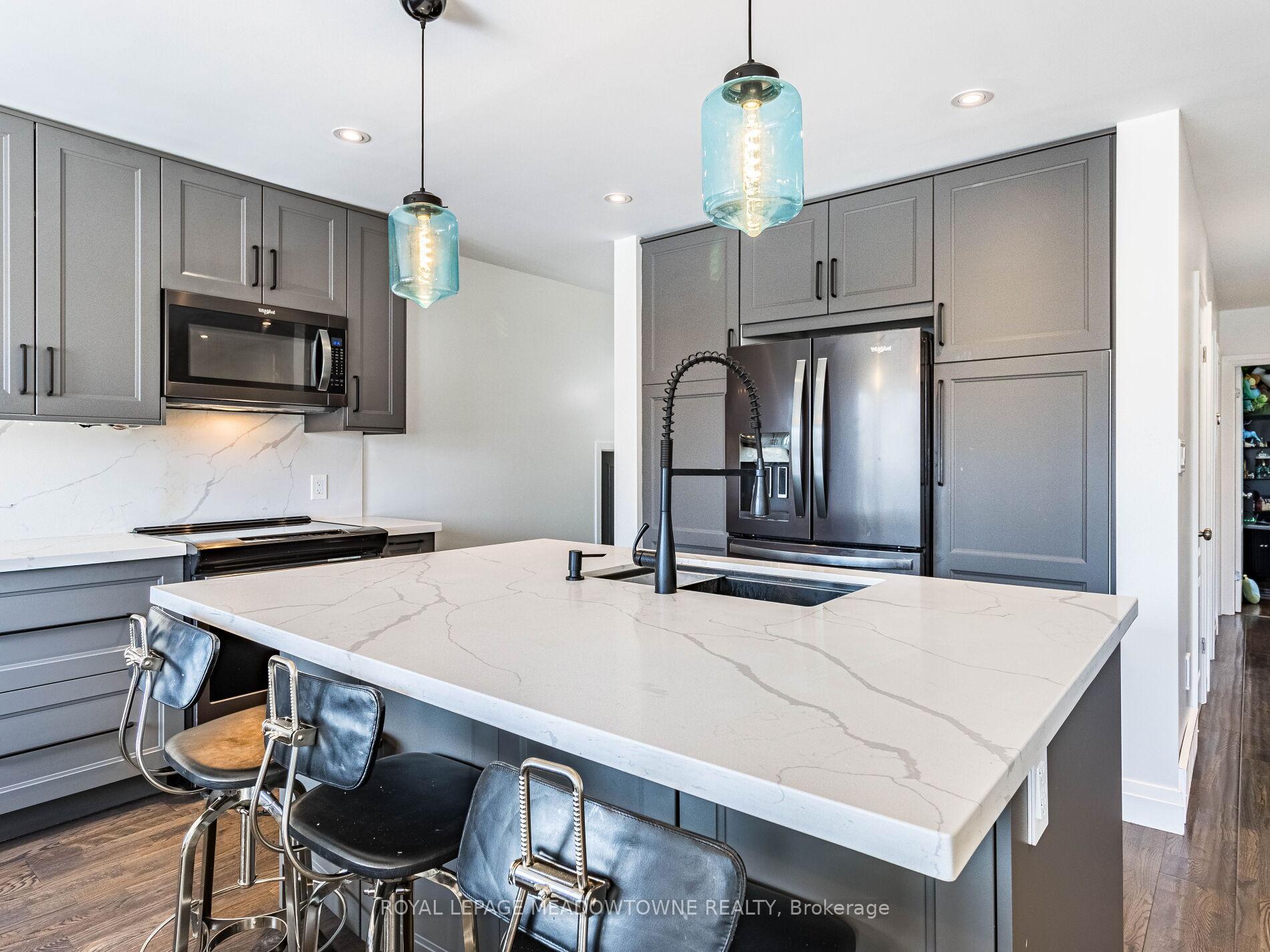 Photo 7 of 48 Chatsworth Drive, Brampton, Northwood Park — HOMEH