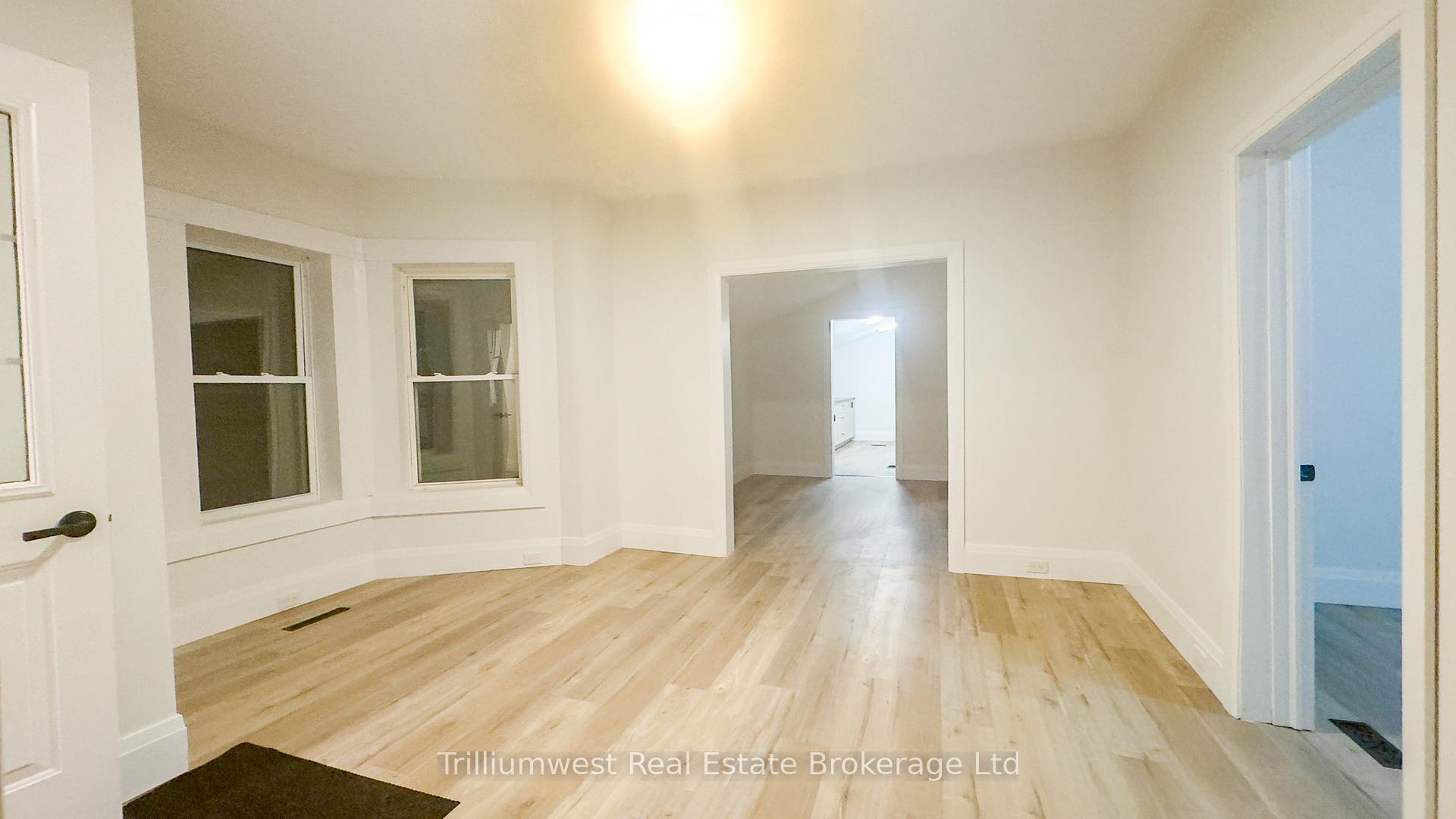 Photo 4 of 12 Eagle Street, St. Thomas — HOMEH