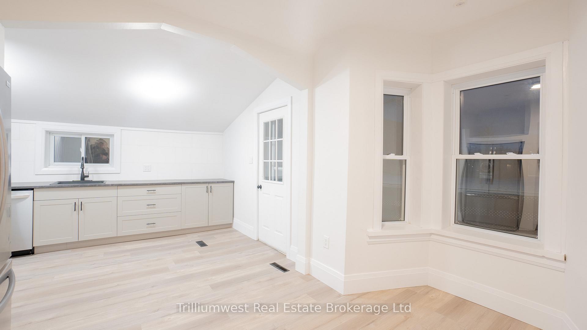 Photo 8 of 12 Eagle Street, St. Thomas — HOMEH