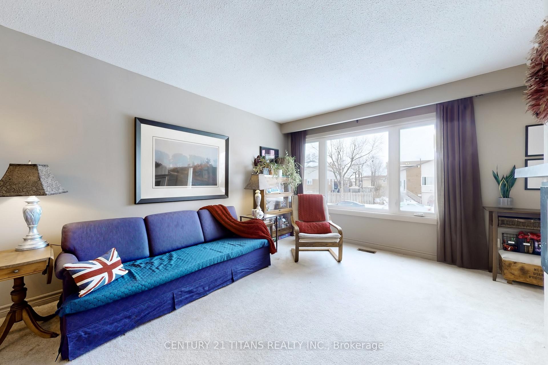 Photo 1 of 17 Newlyn Crescent, Brampton, Brampton North — HOMEH