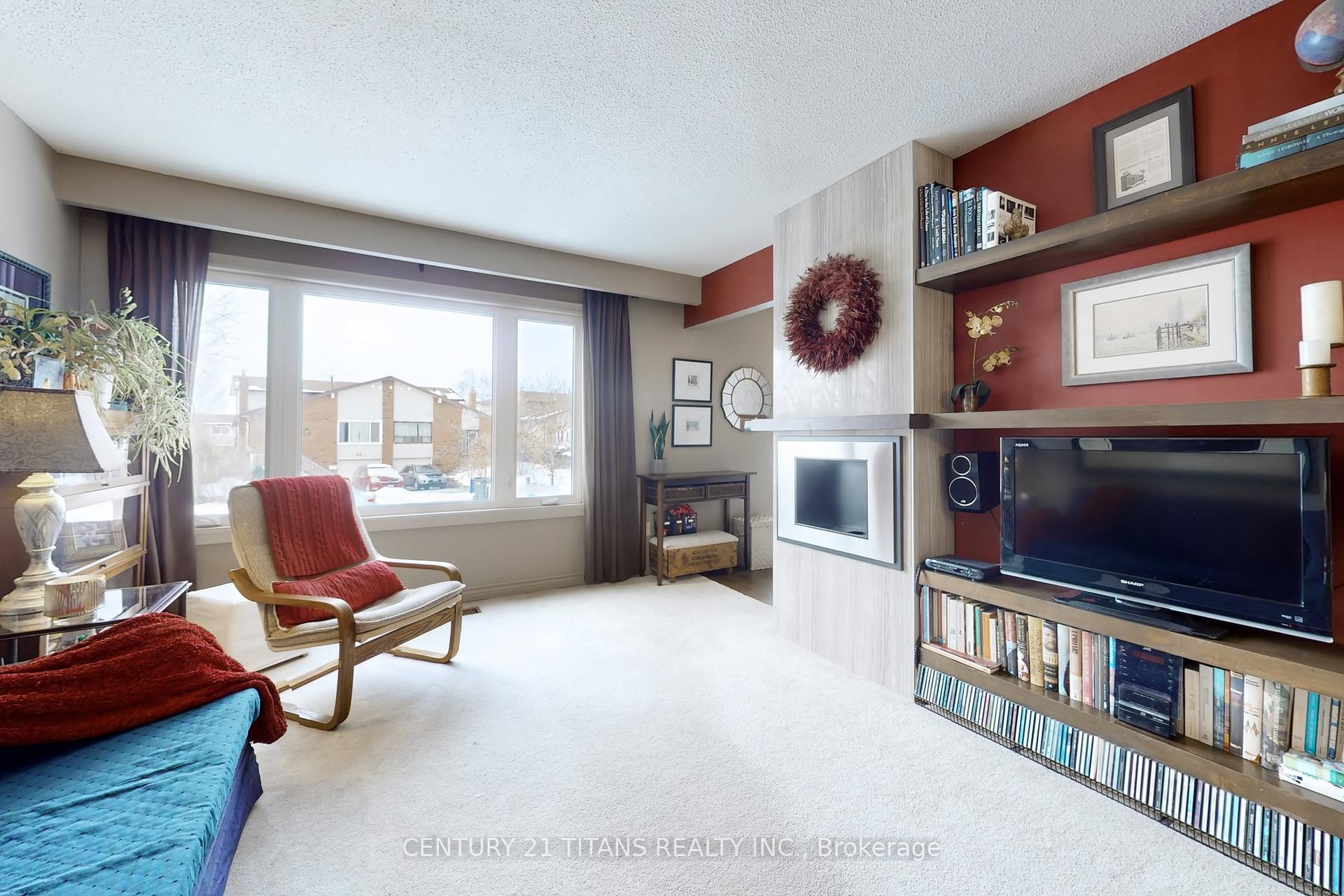 Photo 2 of 17 Newlyn Crescent, Brampton, Brampton North — HOMEH