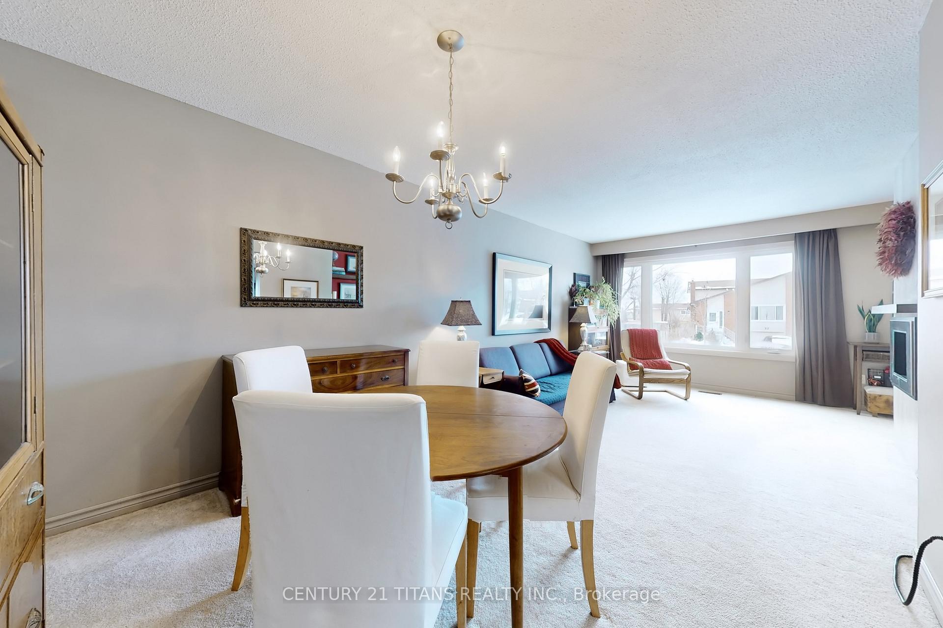 Photo 5 of 17 Newlyn Crescent, Brampton, Brampton North — HOMEH
