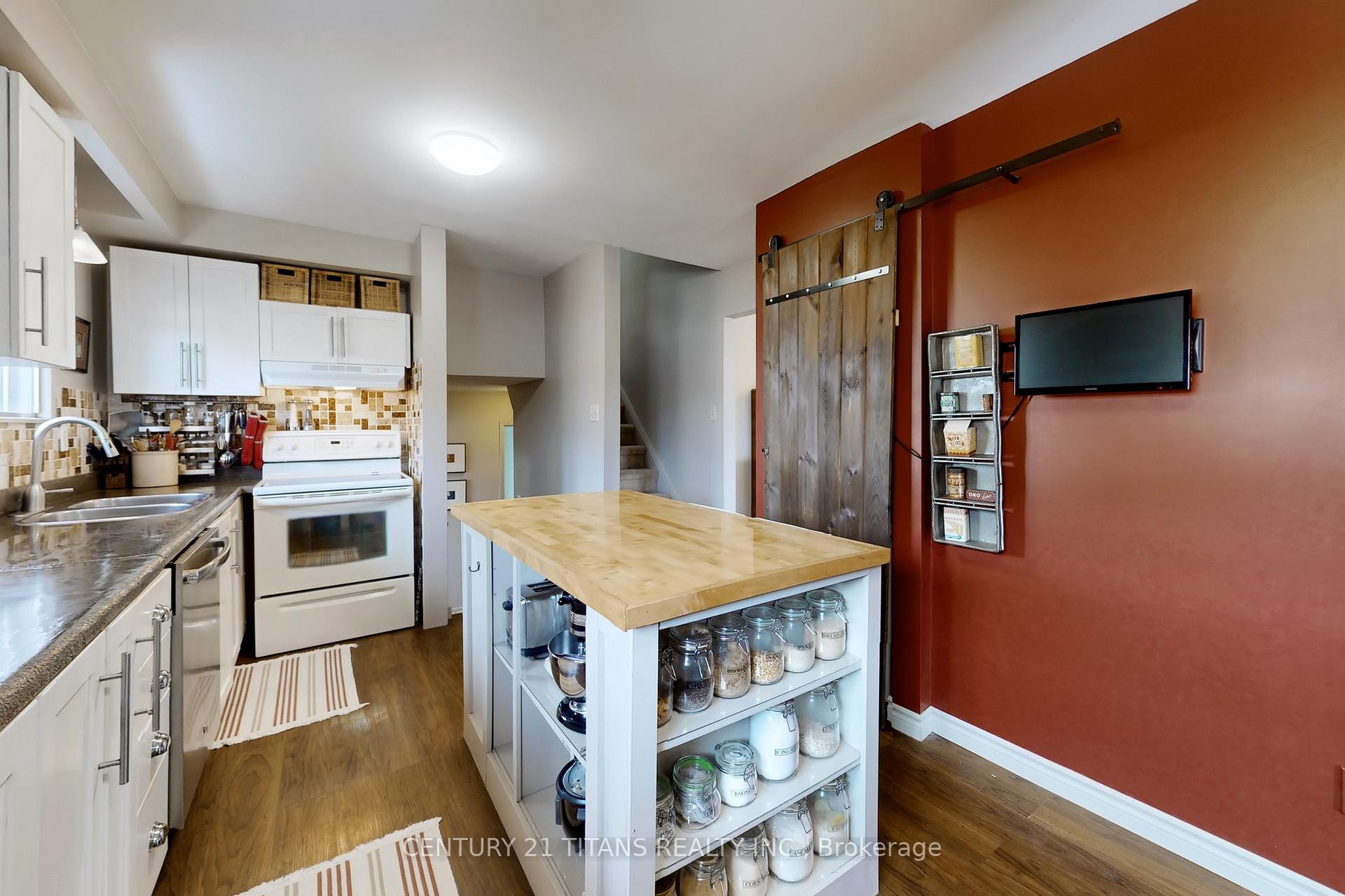 Photo 8 of 17 Newlyn Crescent, Brampton, Brampton North — HOMEH