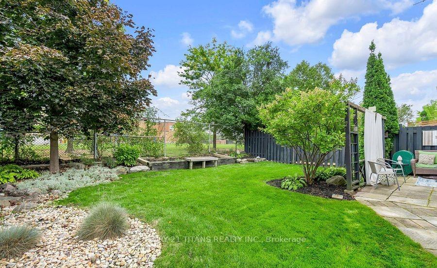Photo 34 of 17 Newlyn Crescent, Brampton, Brampton North — HOMEH