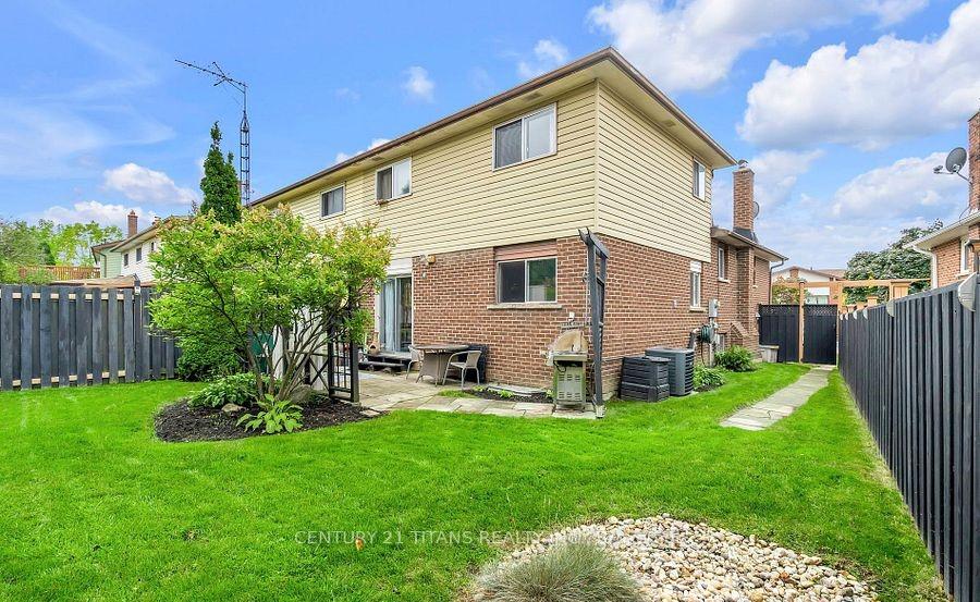 Photo 35 of 17 Newlyn Crescent, Brampton, Brampton North — HOMEH
