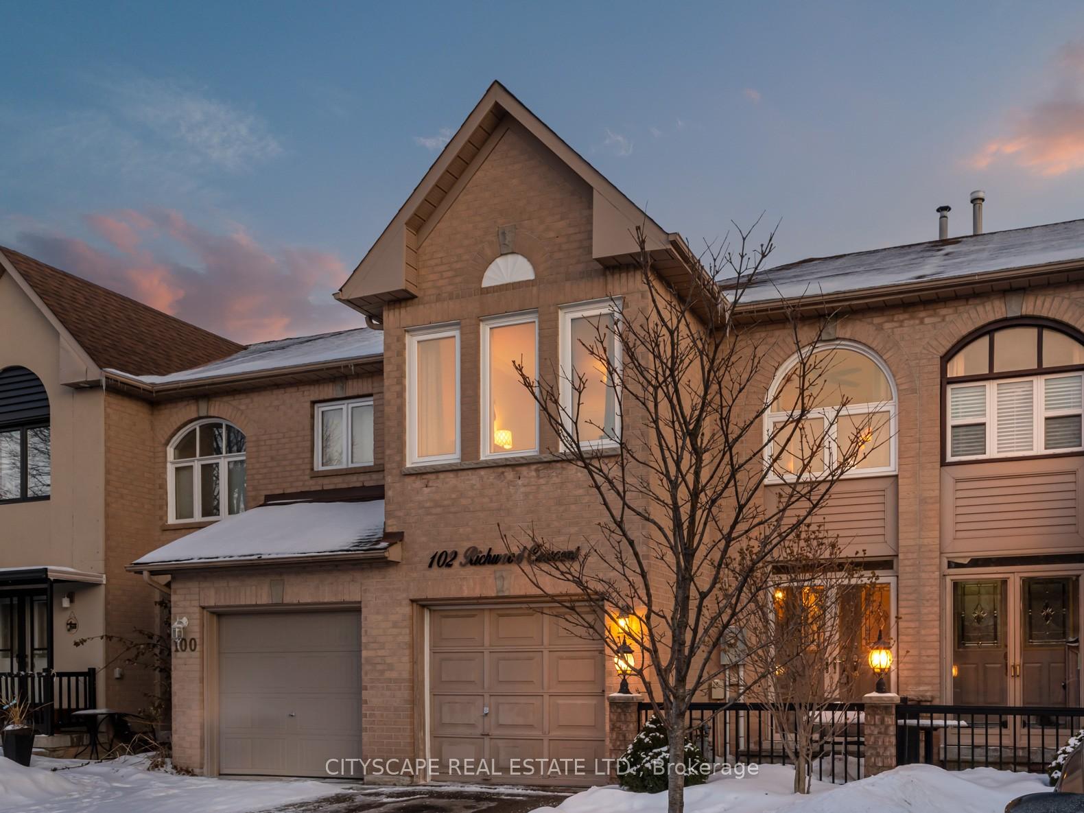 Front of 102 Richwood Crescent
