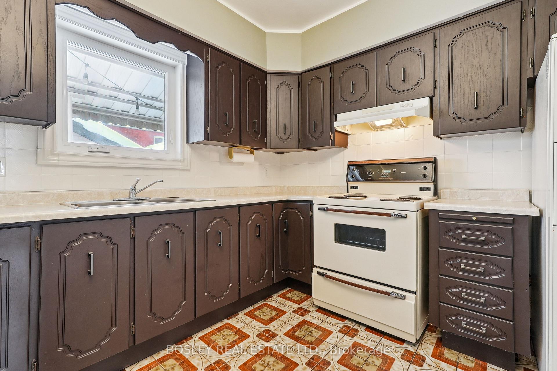 Photo 17 of 212 Sherman Avenue N, Hamilton, Gibson — HOMEH